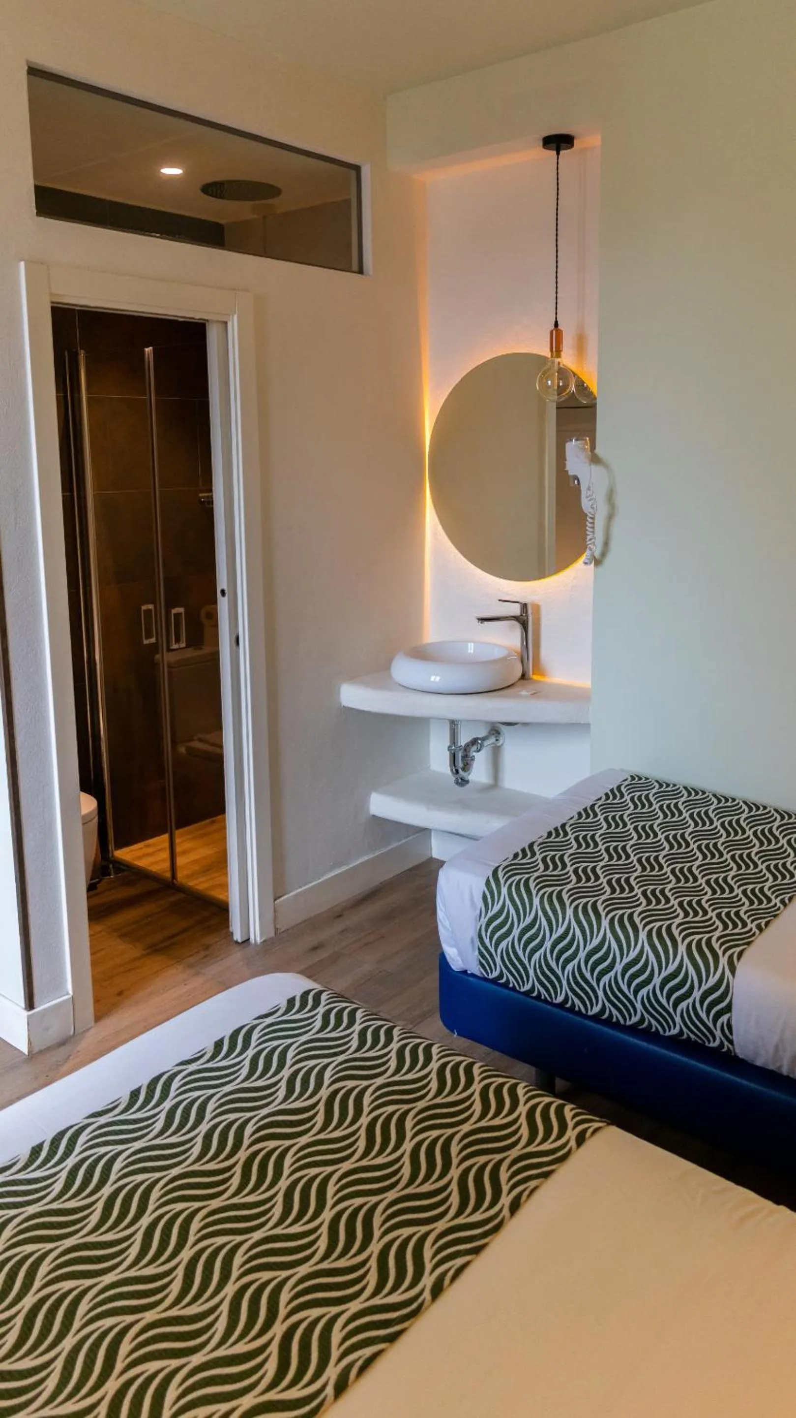 Basic Triple Room in Hostal Charlotte-Gran Vía