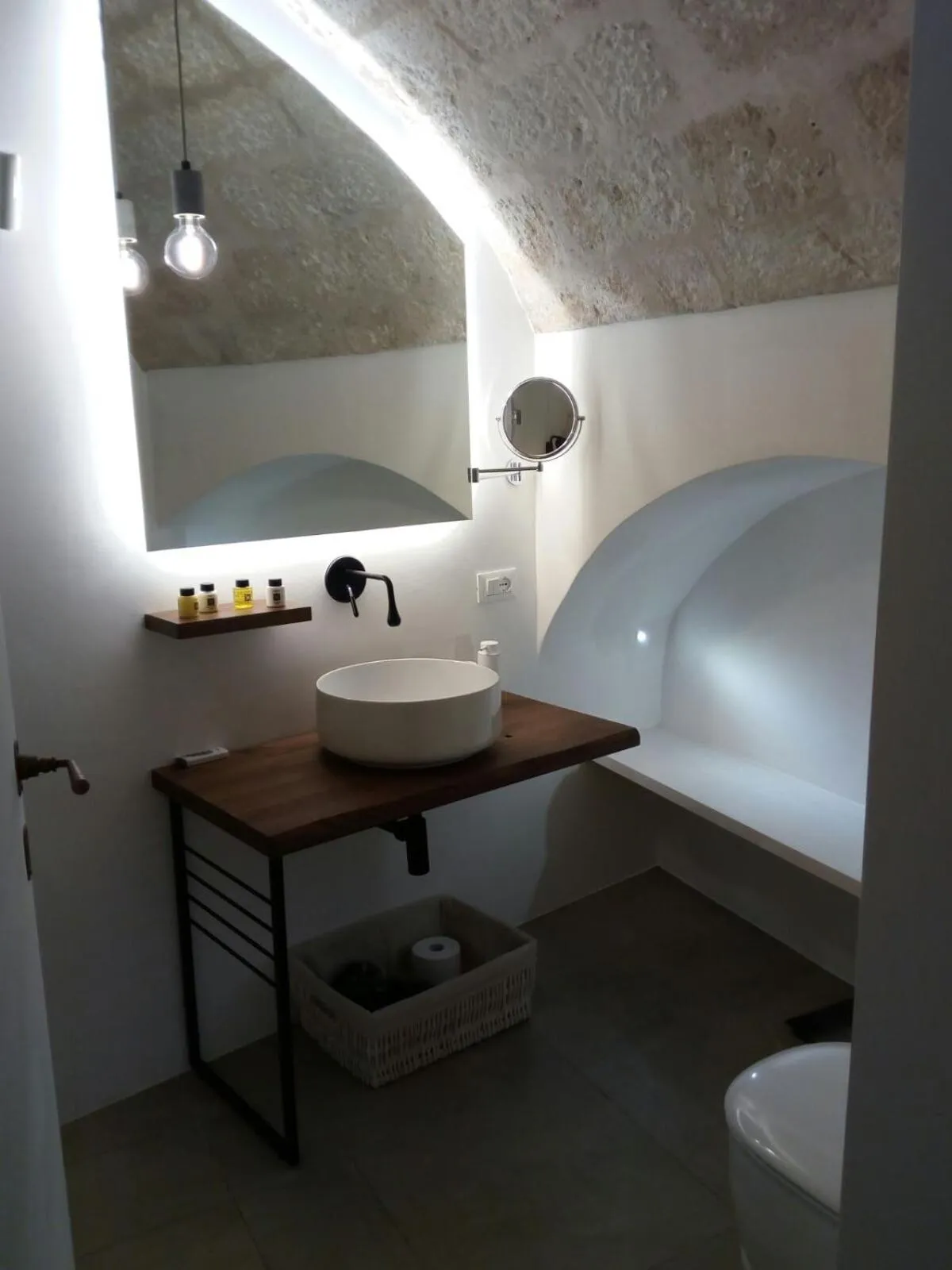Bathroom, Bed in Palazzo Fiscaiolo