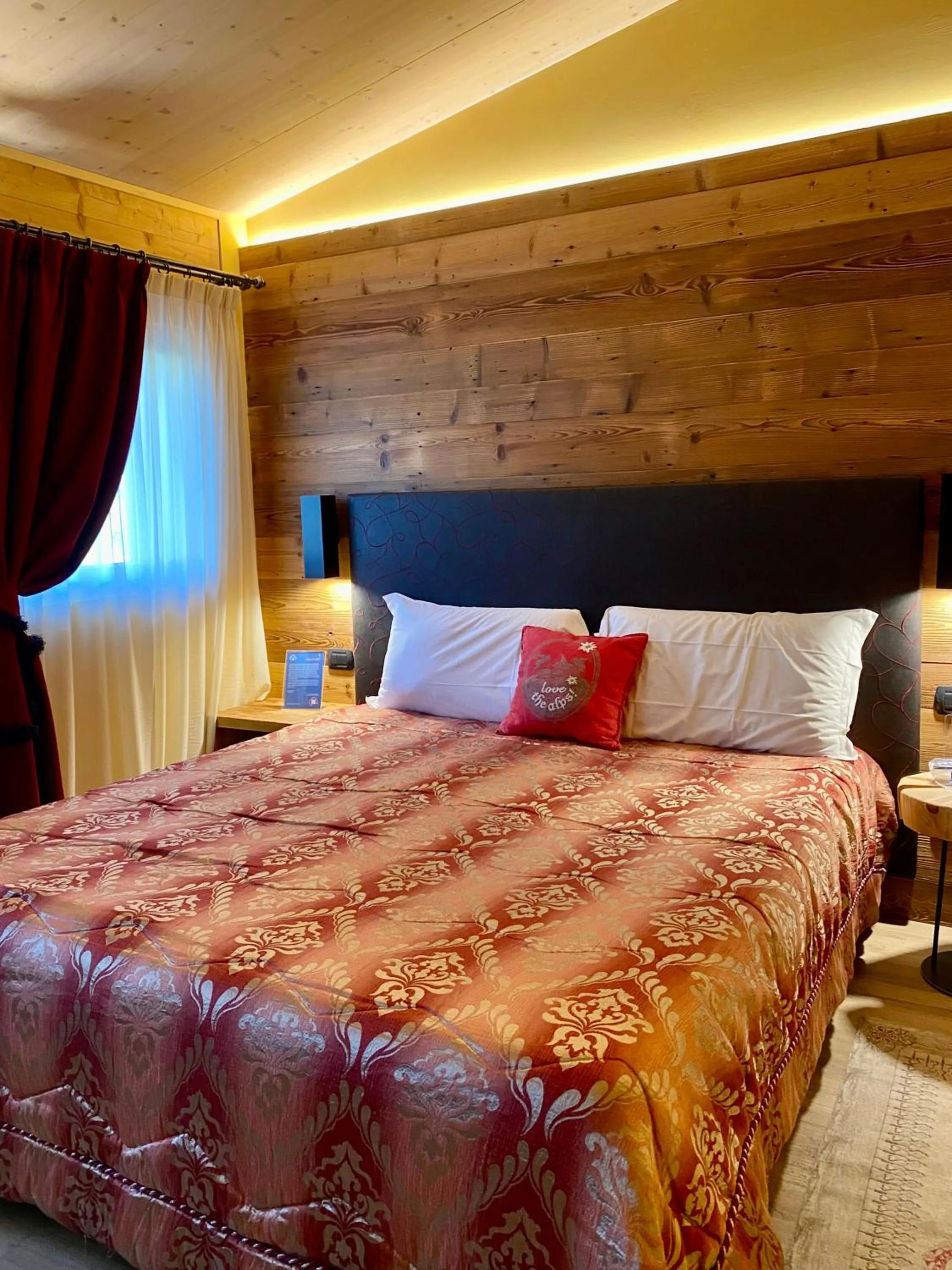 Bed in Hotel Chaberton