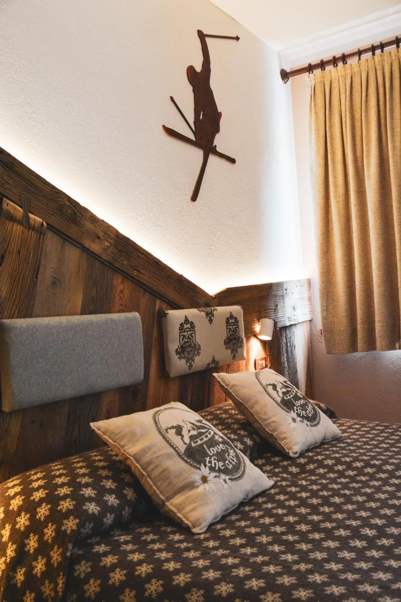 Bed in Hotel Chaberton