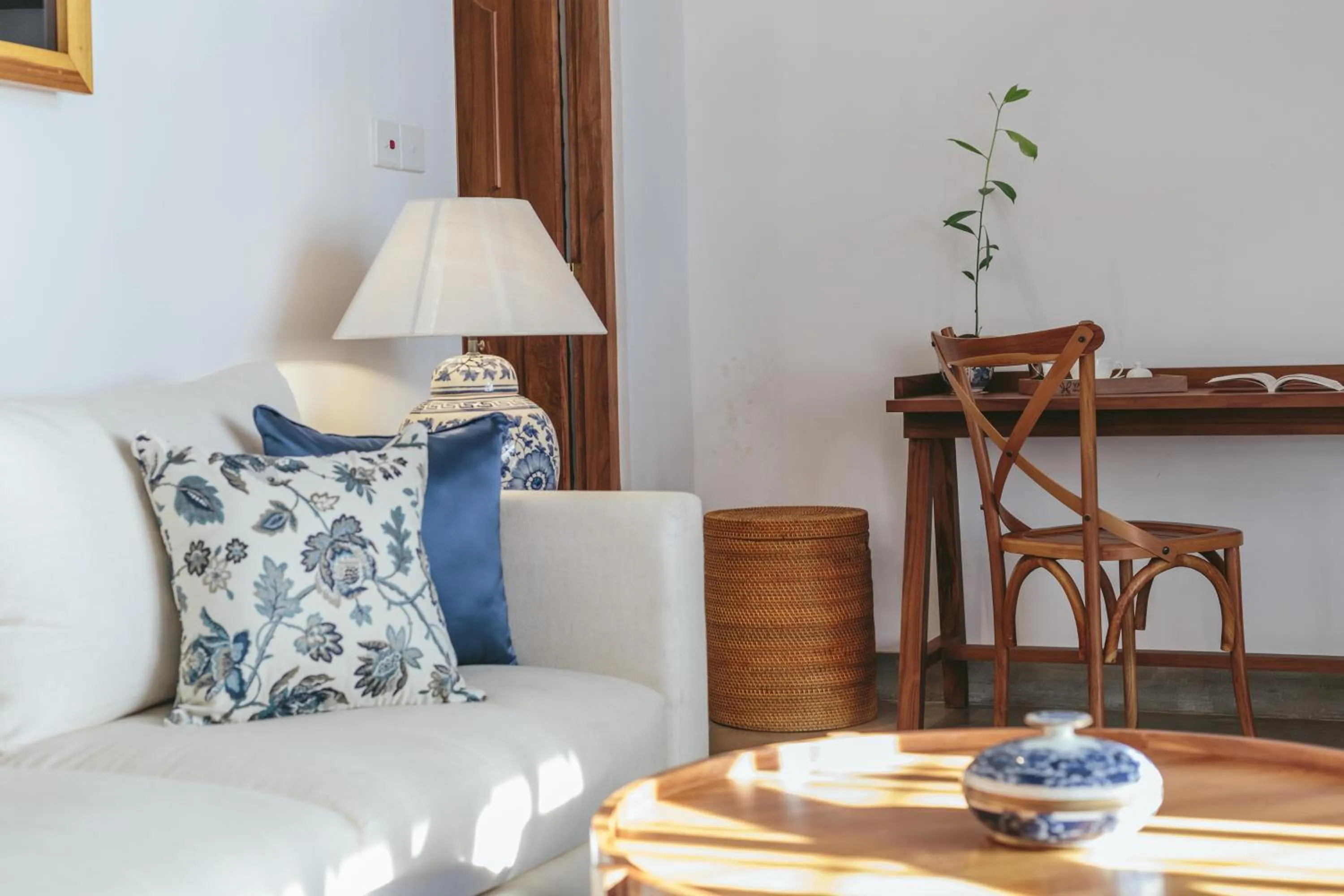 Seating area, Bed in Yara Galle Fort