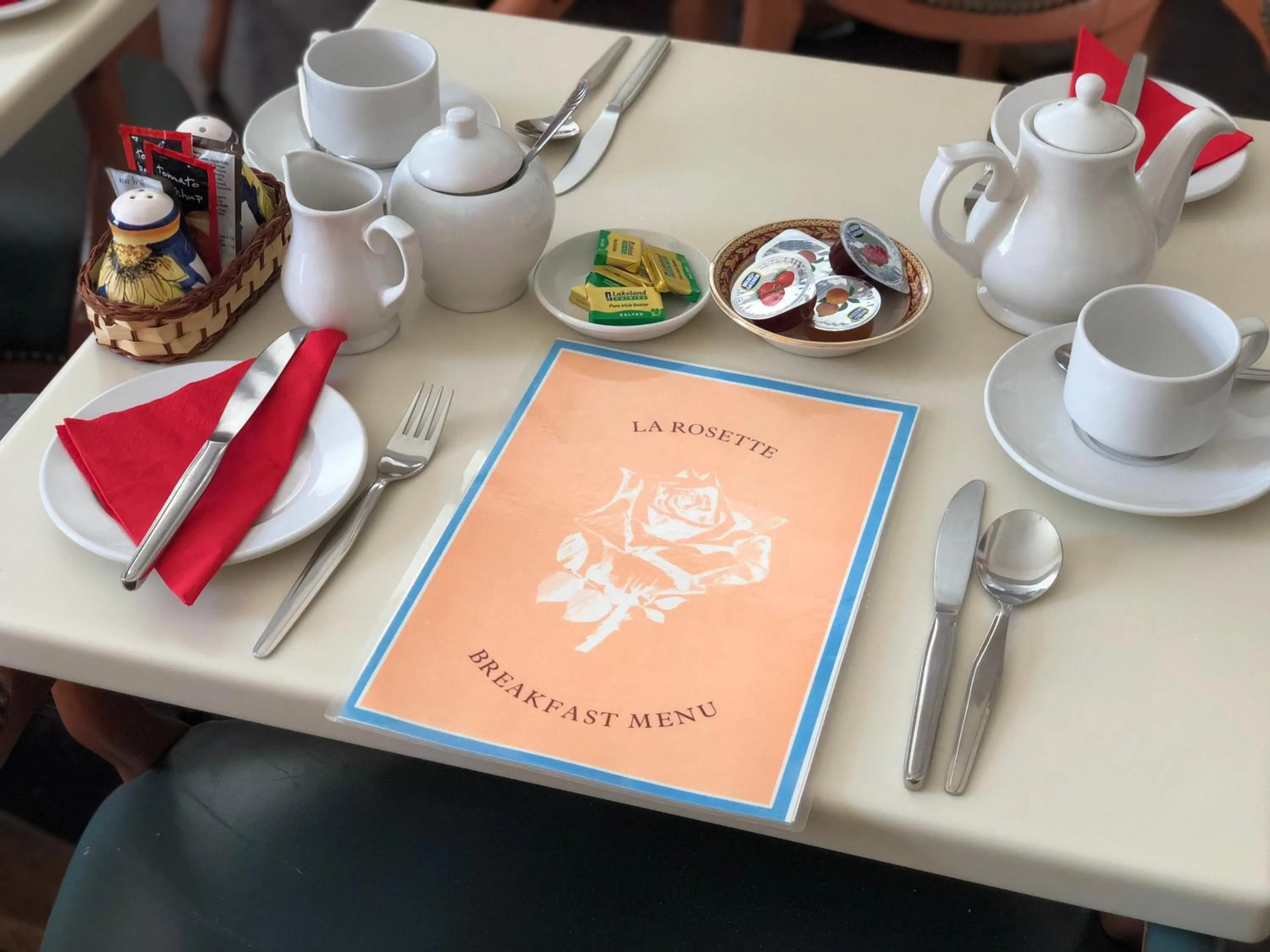 Food and drinks in Chad Hill Hotel