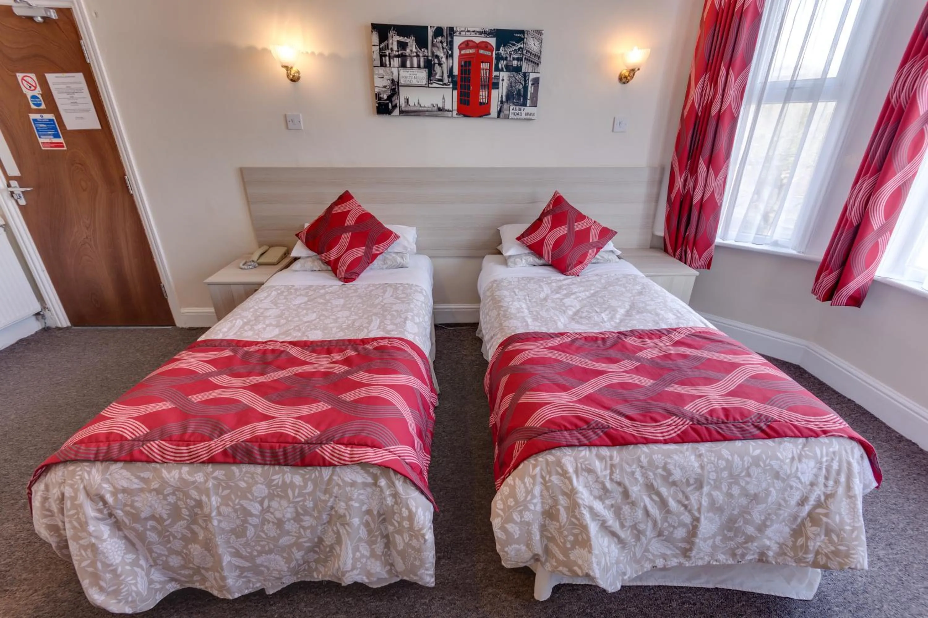 Bedroom, Bed in The Sportsview Guest House