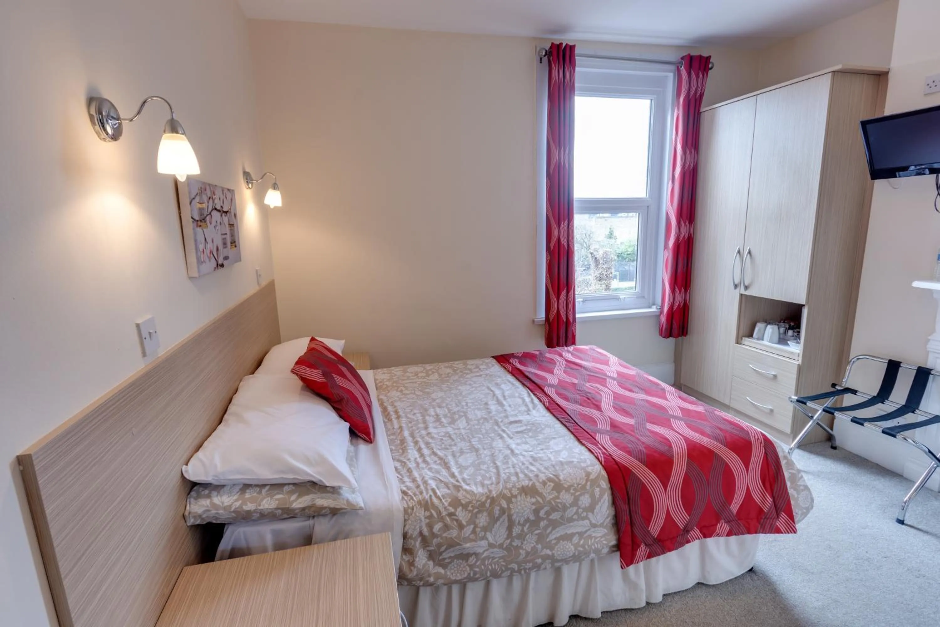 Bedroom, Bed in The Sportsview Guest House