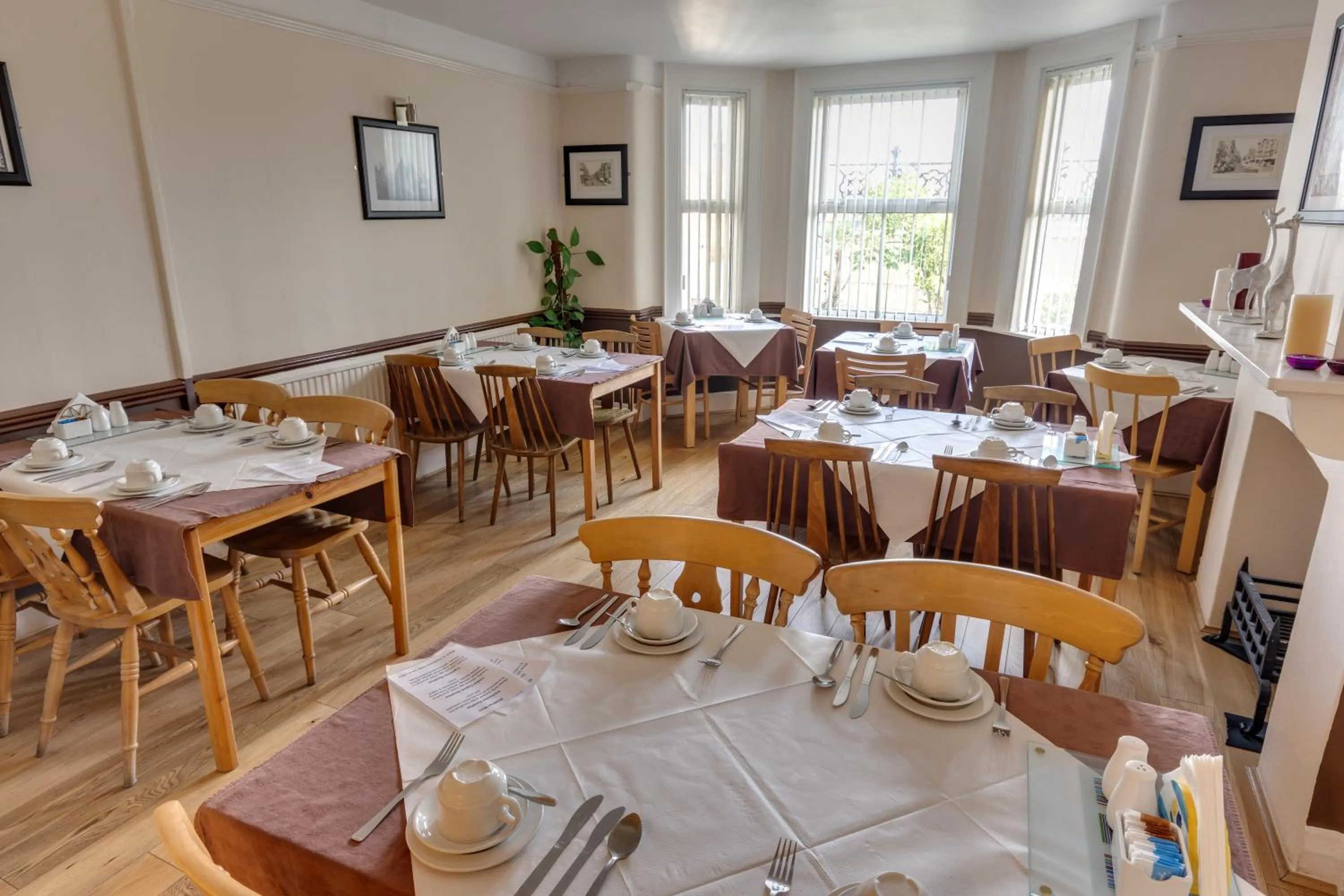Restaurant/places to eat in The Sportsview Guest House