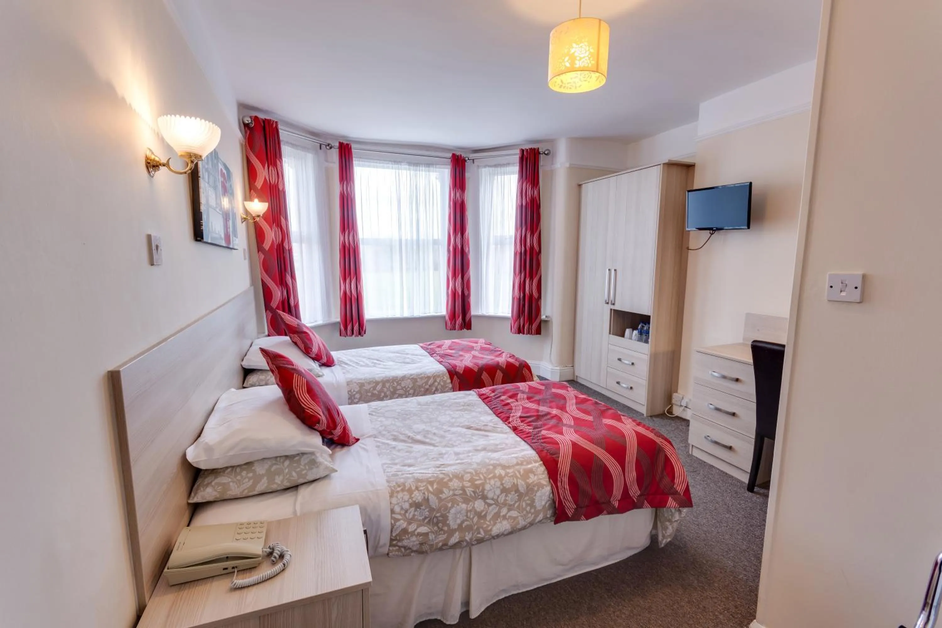 Bedroom, Bed in The Sportsview Guest House