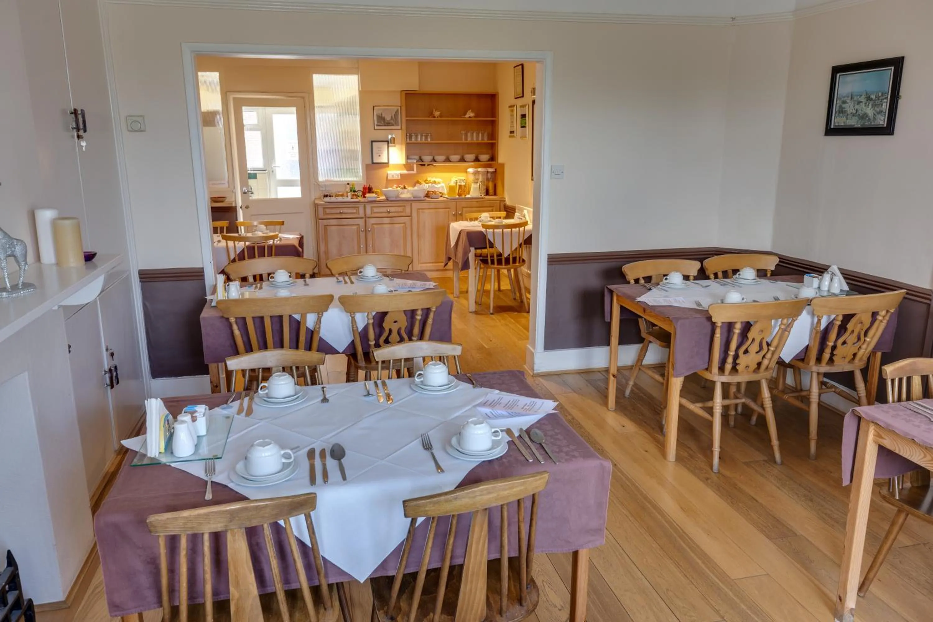 Restaurant/places to eat in The Sportsview Guest House