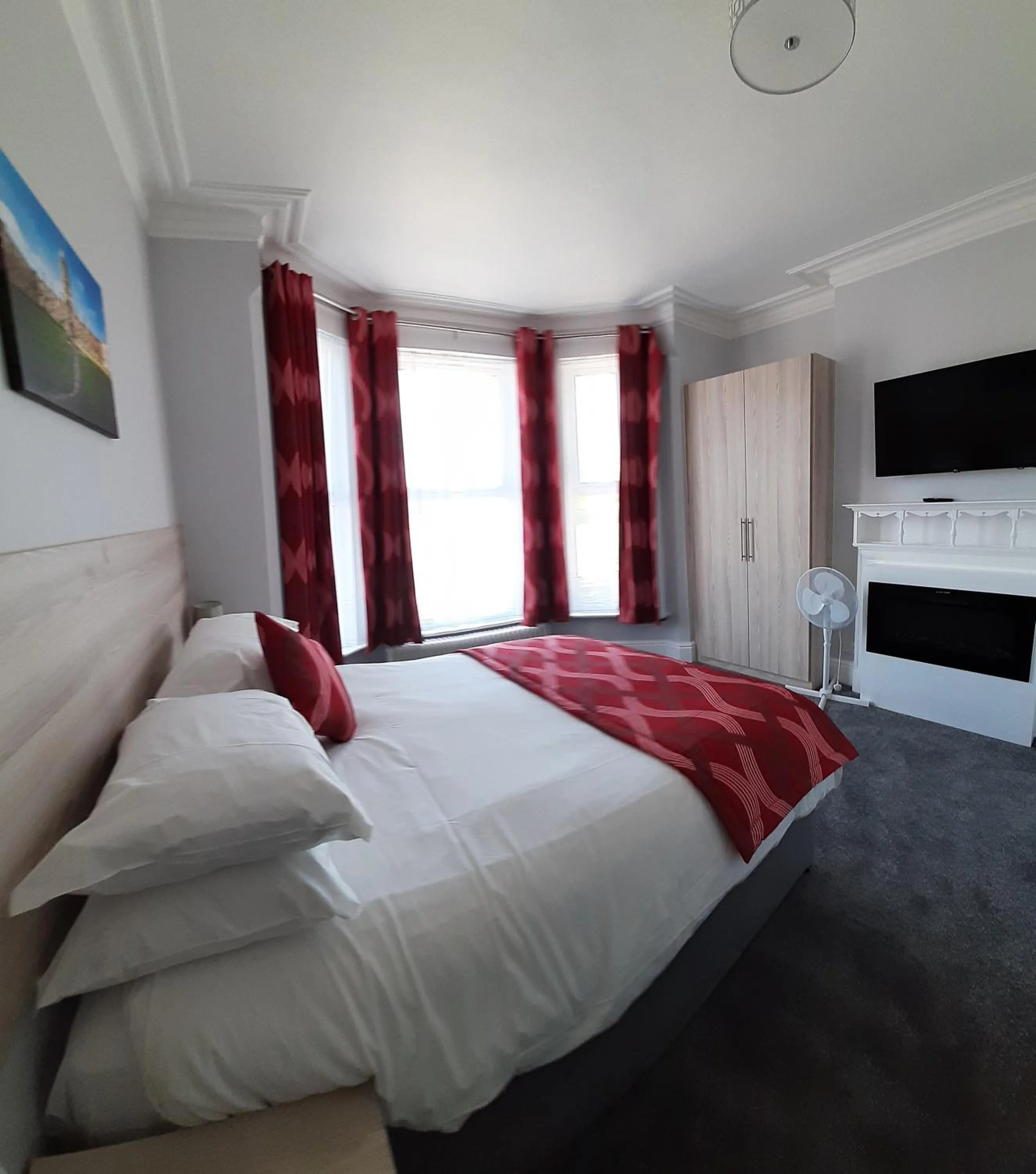 Bedroom, Bed in The Sportsview Guest House