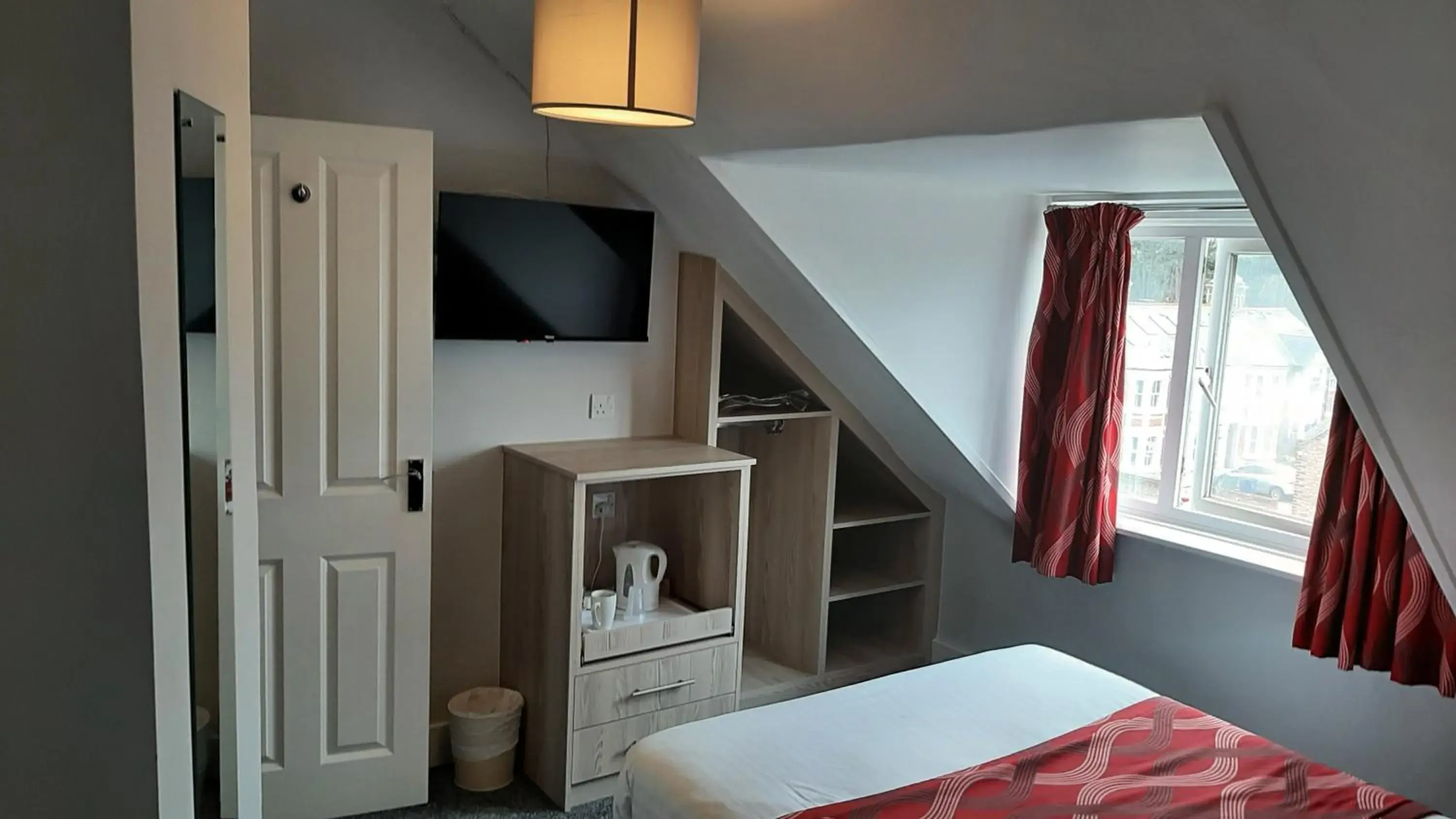 Small Double Room in The Sportsview Guest House Small Double Room in The Sportsview Guest House