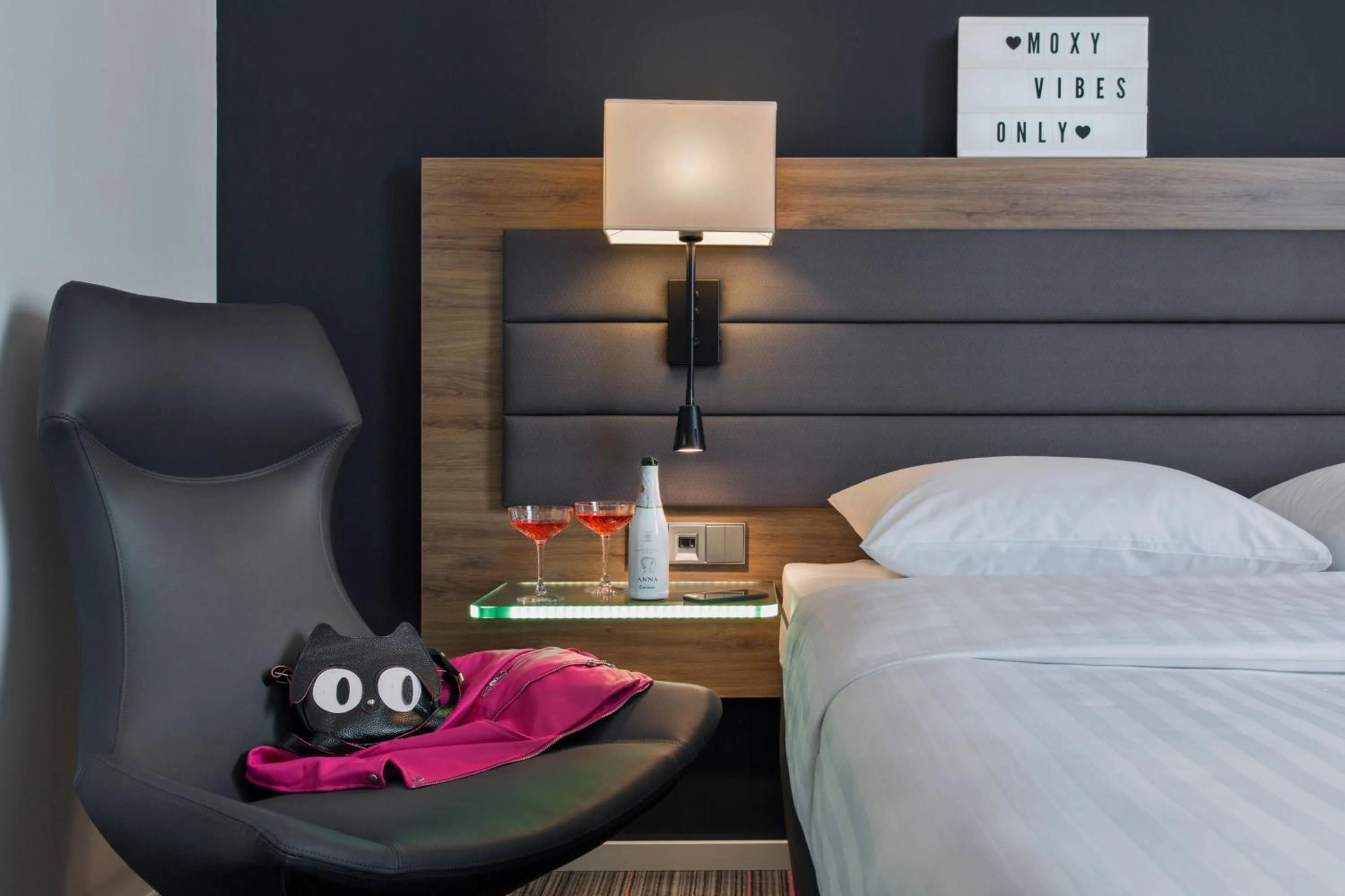 Photo of the whole room, Bed in Moxy Copenhagen Sydhavnen