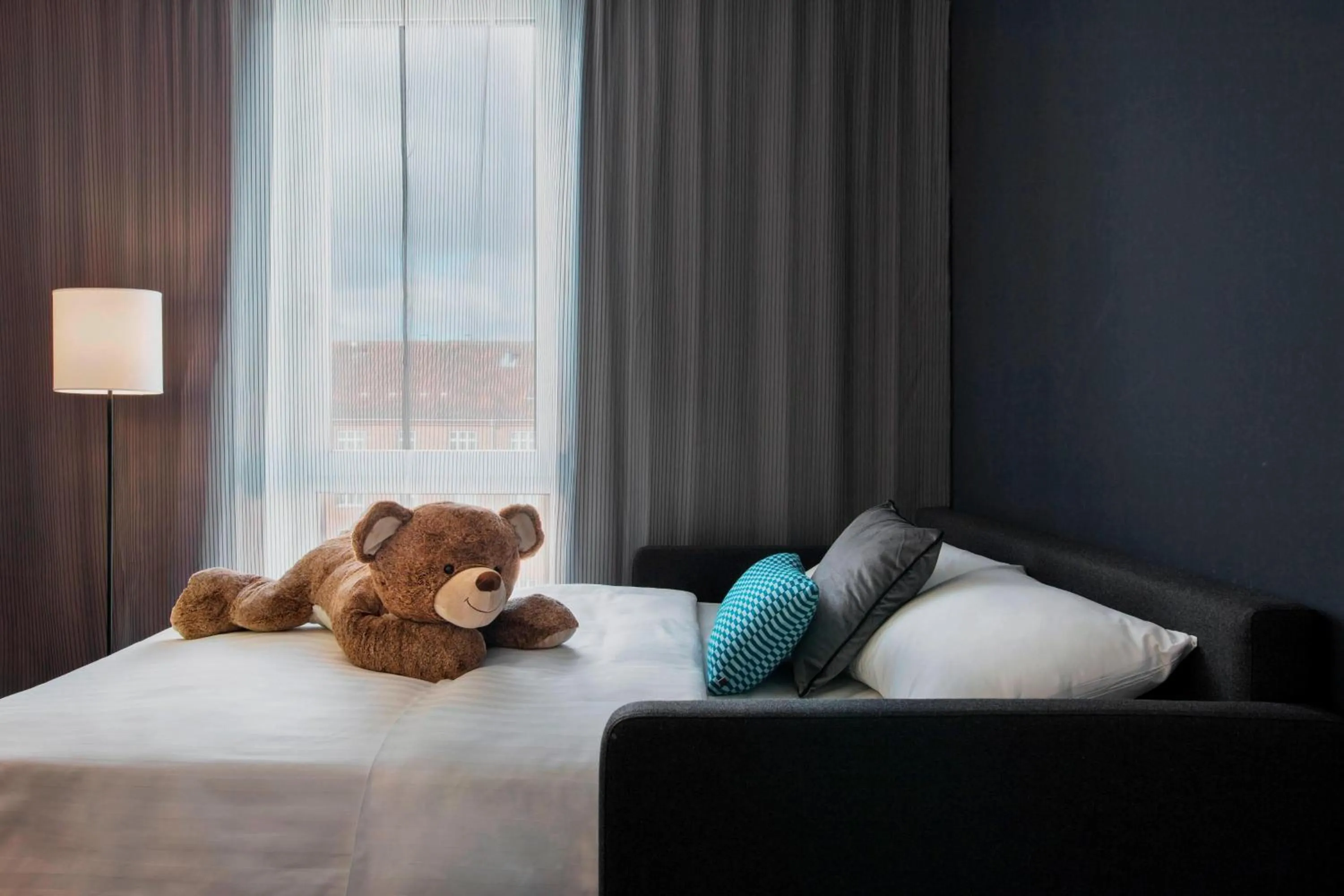 Photo of the whole room, Bed in Moxy Copenhagen Sydhavnen