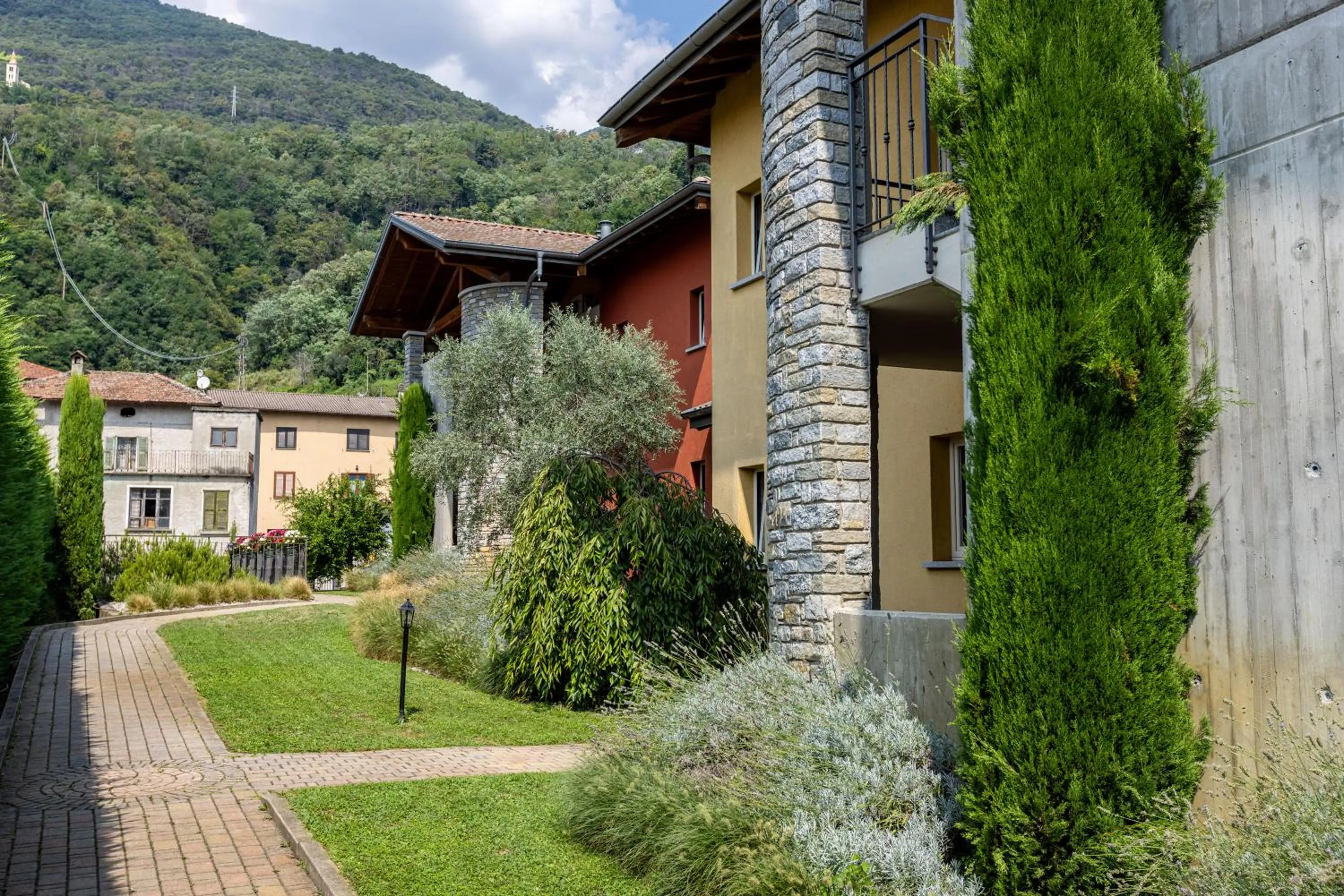 Garden in Spluga "Relax & Apartaments" by Alfio Colombo