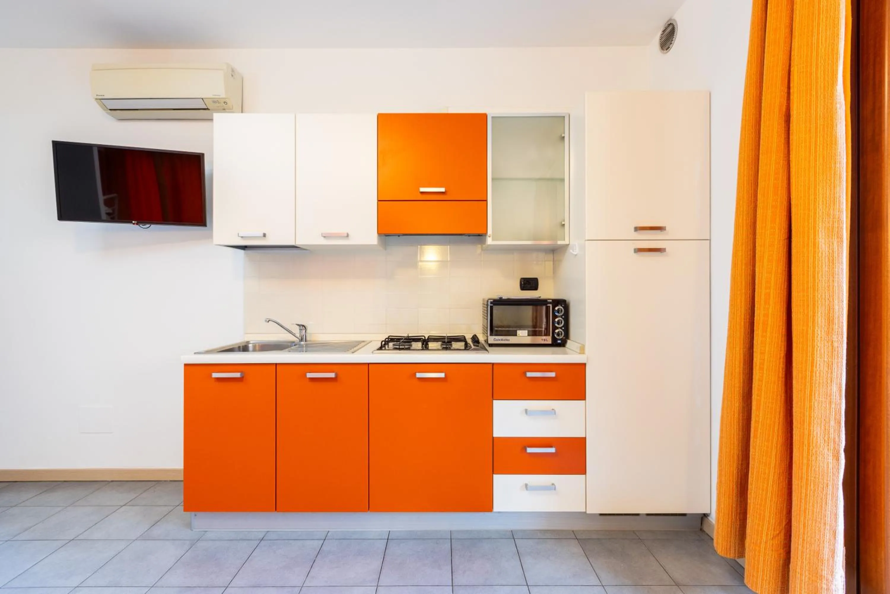 Kitchen or kitchenette in Spluga "Relax & Apartaments" by Alfio Colombo