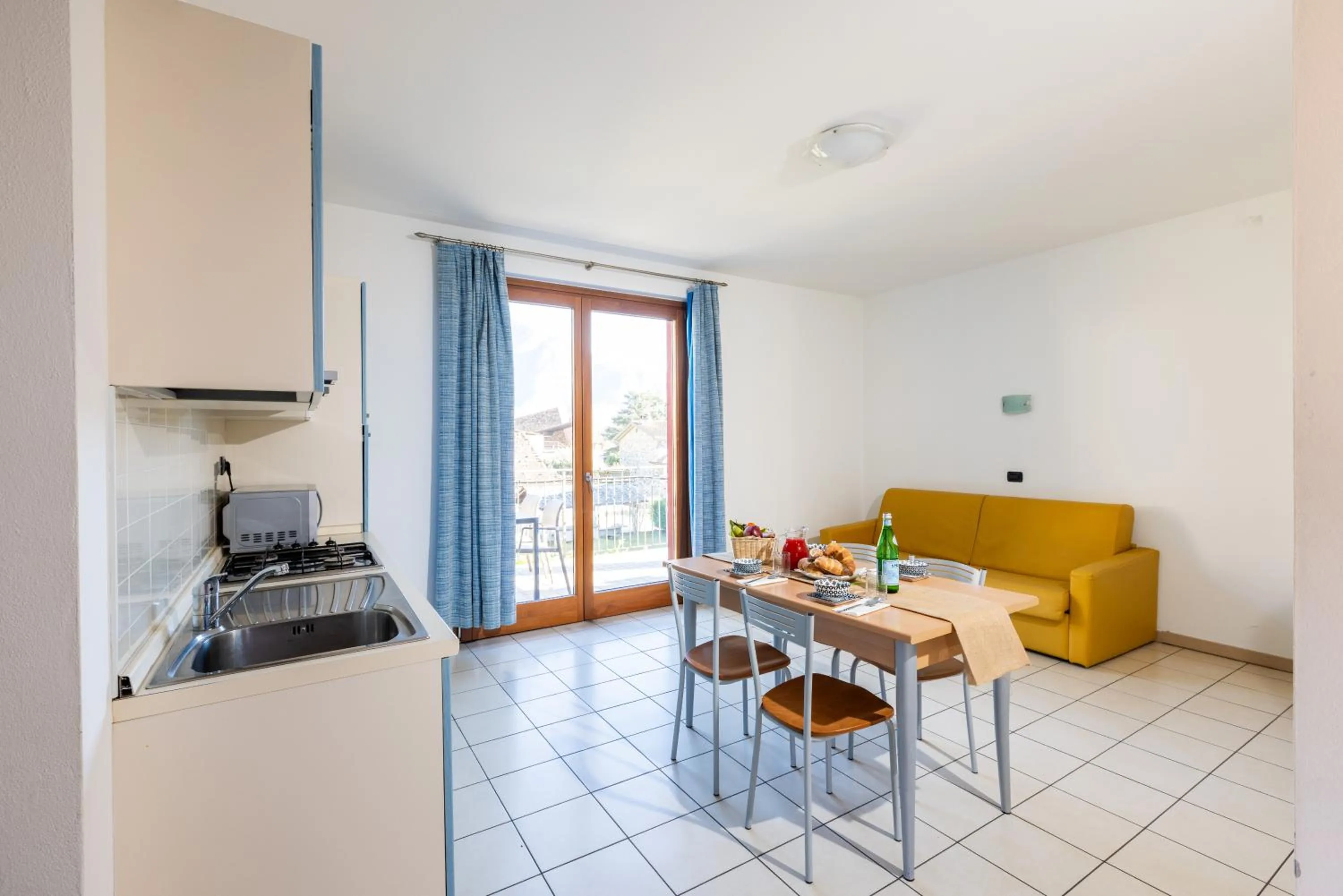 Kitchen or kitchenette in Spluga "Relax & Apartaments" by Alfio Colombo