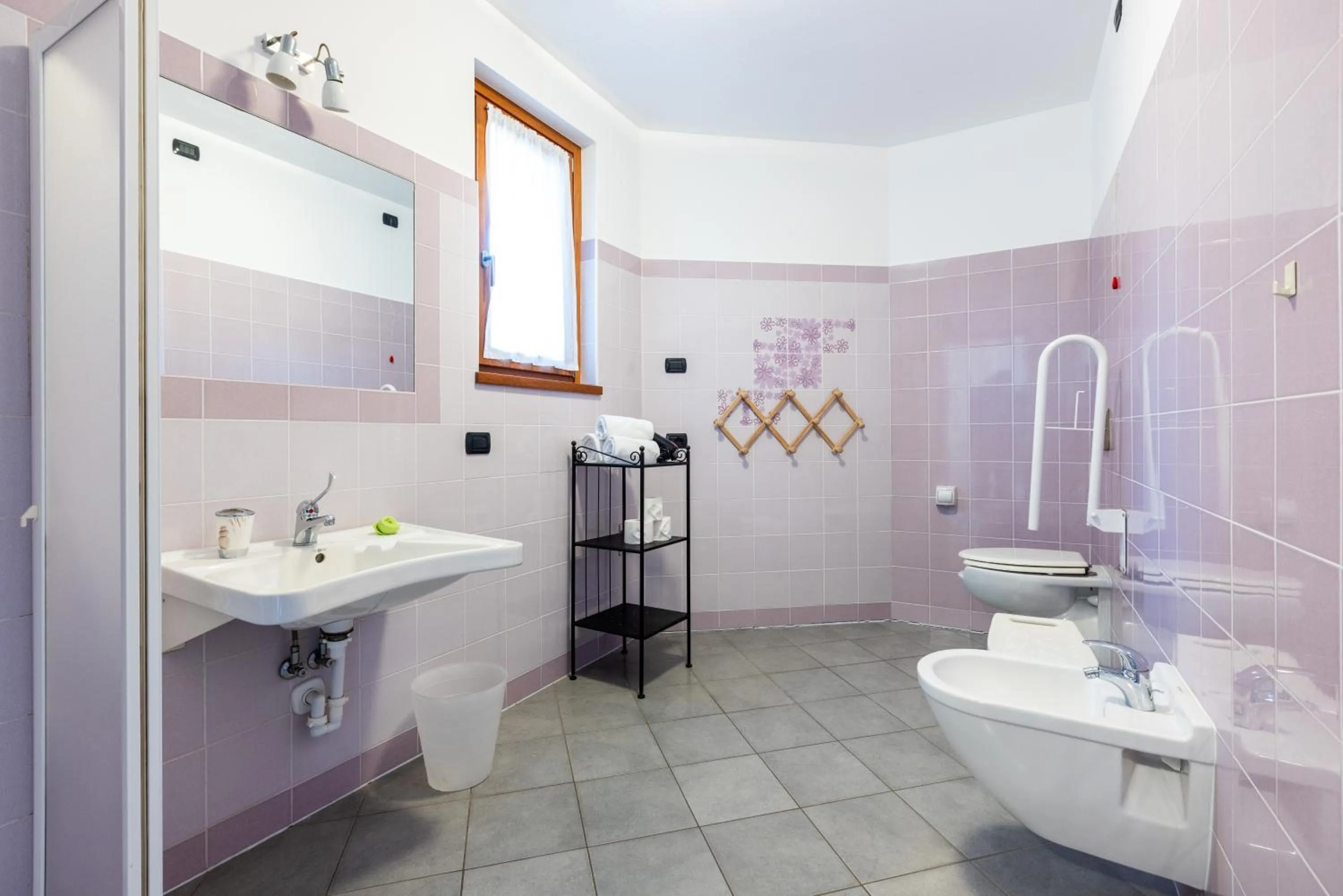 Bathroom in Spluga "Relax & Apartaments" by Alfio Colombo