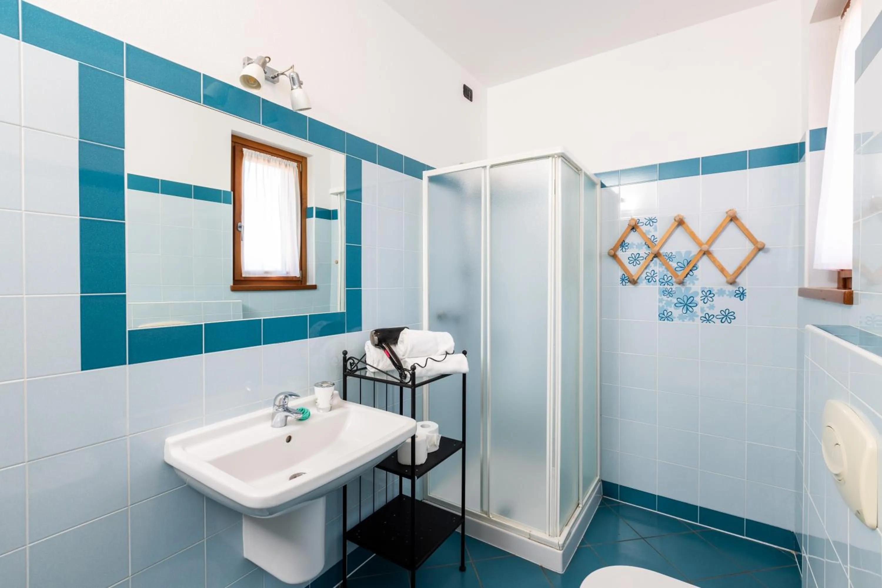 Shower in Spluga "Relax & Apartaments" by Alfio Colombo