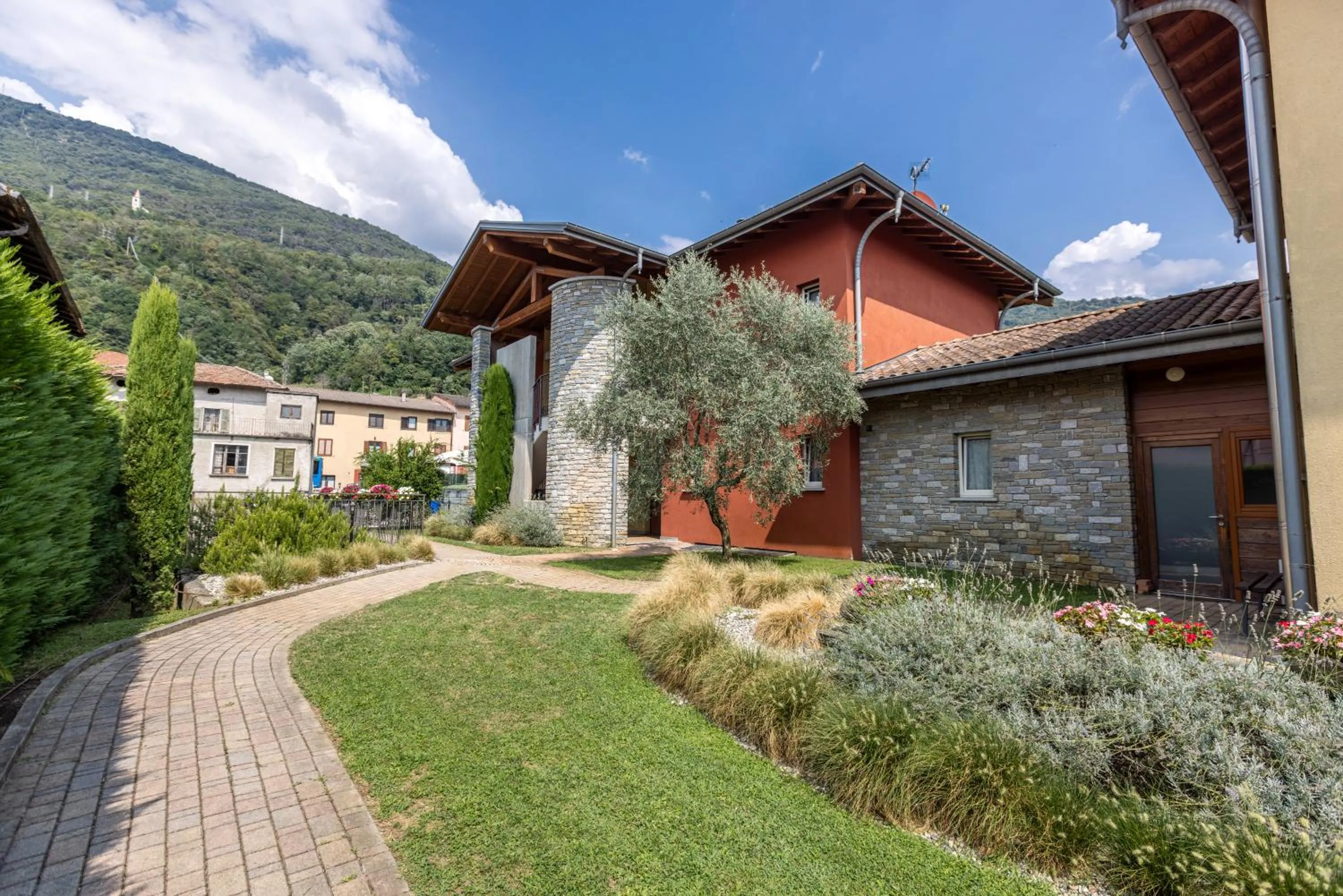 Garden in Spluga "Relax & Apartaments" by Alfio Colombo