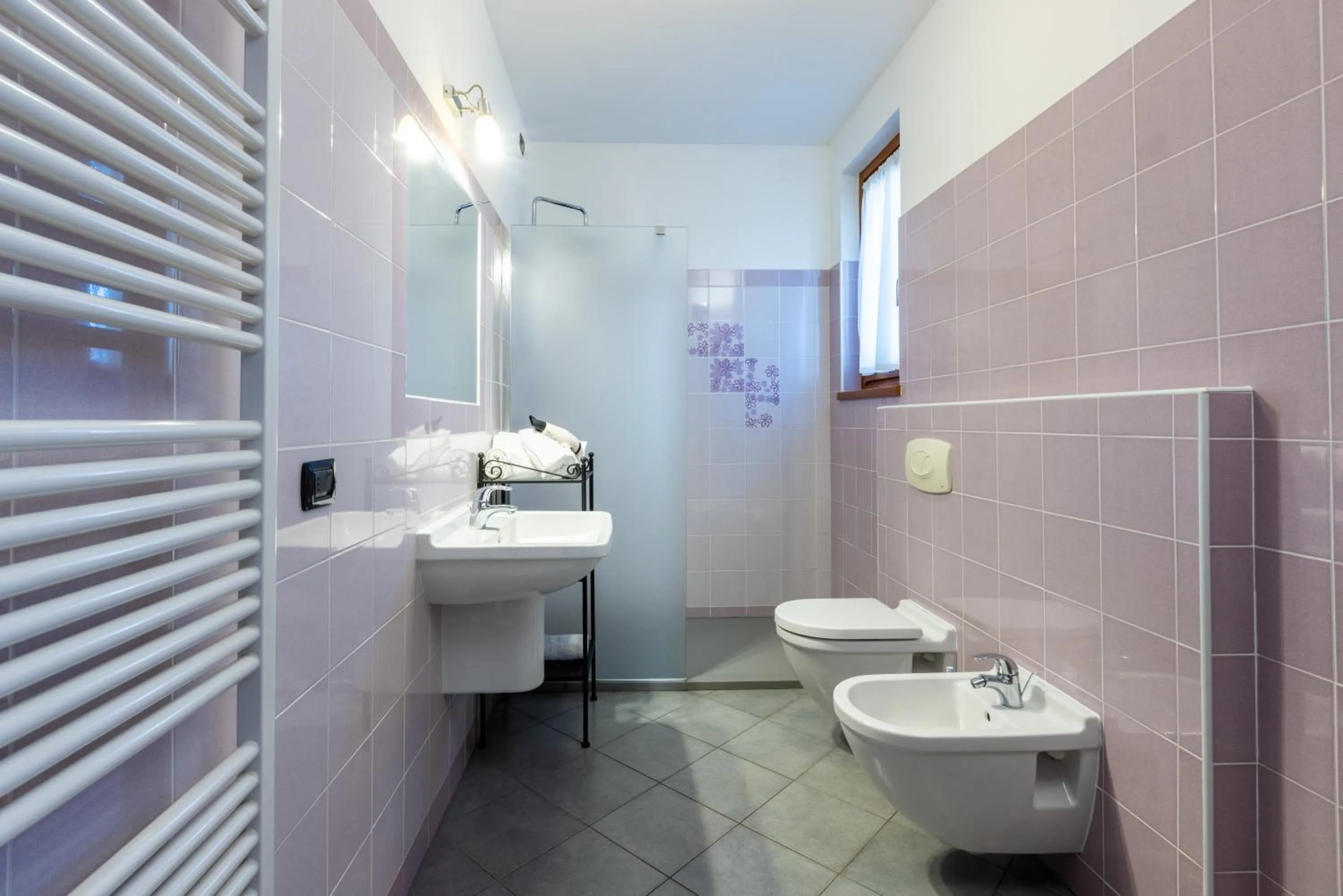 Shower in Spluga "Relax & Apartaments" by Alfio Colombo