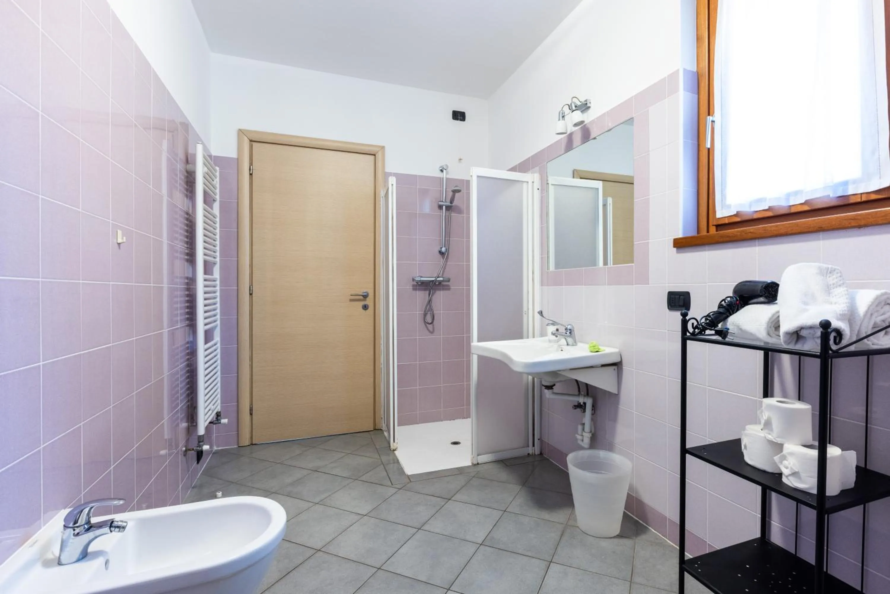 Bathroom in Spluga "Relax & Apartaments" by Alfio Colombo