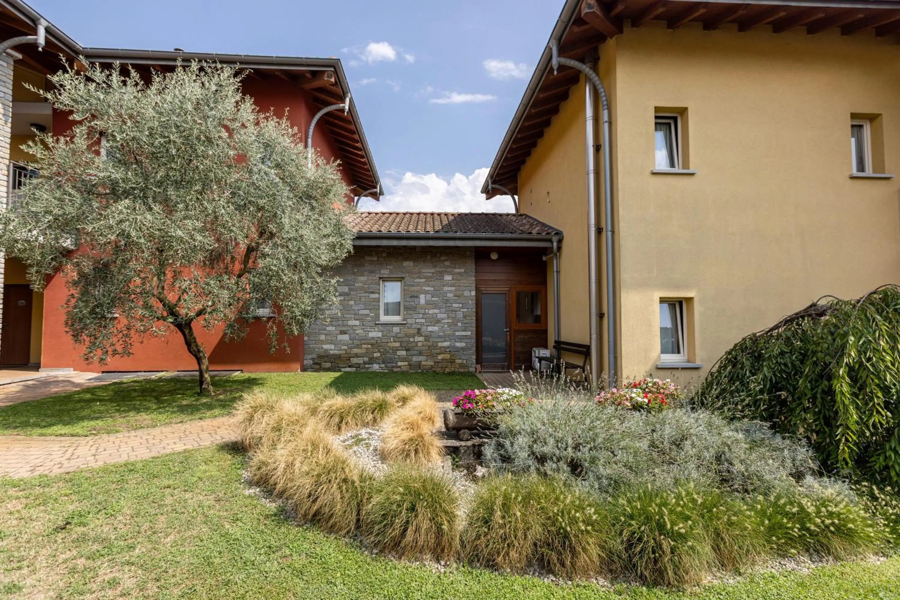 Garden in Spluga "Relax & Apartaments" by Alfio Colombo