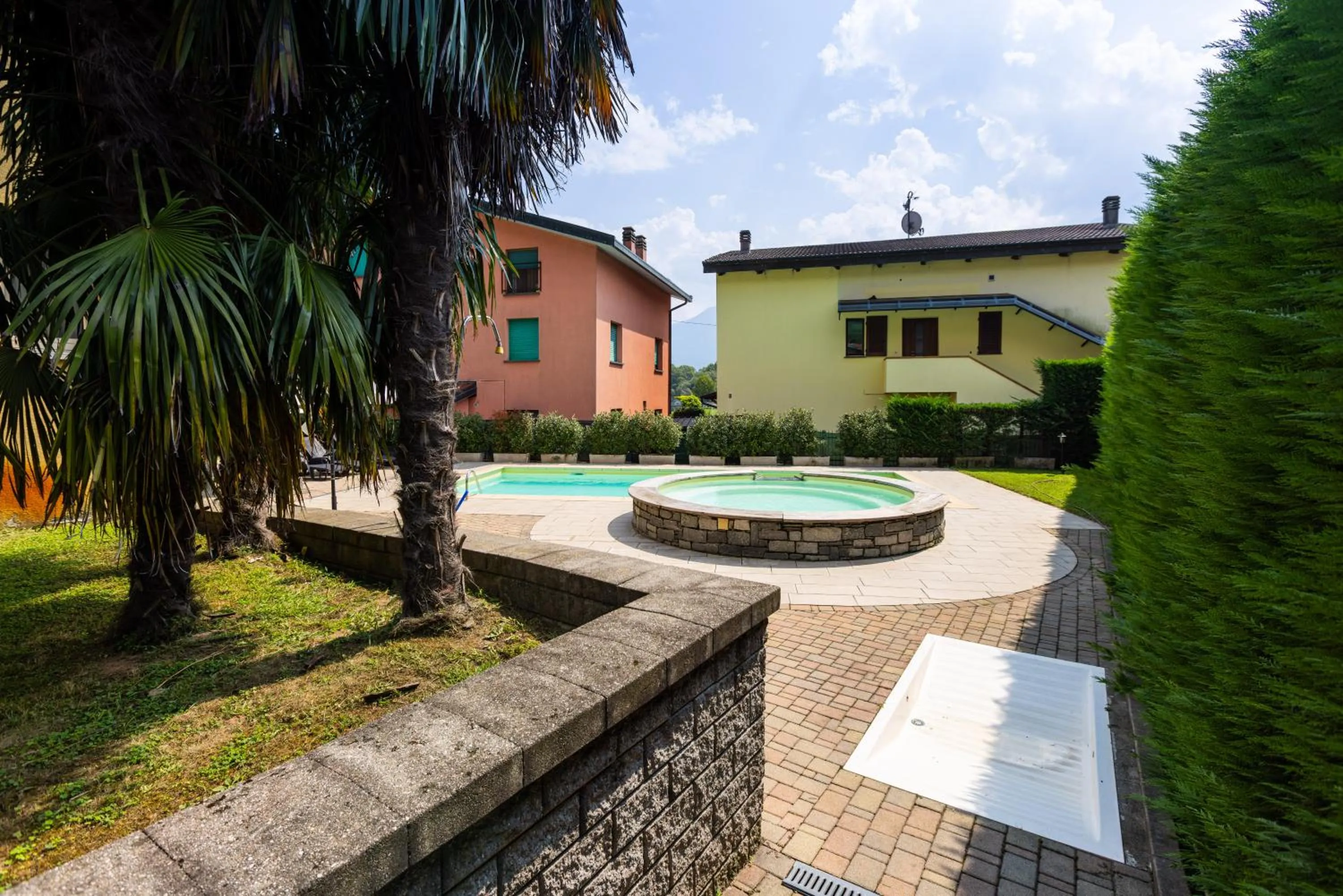 Garden in Spluga "Relax & Apartaments" by Alfio Colombo