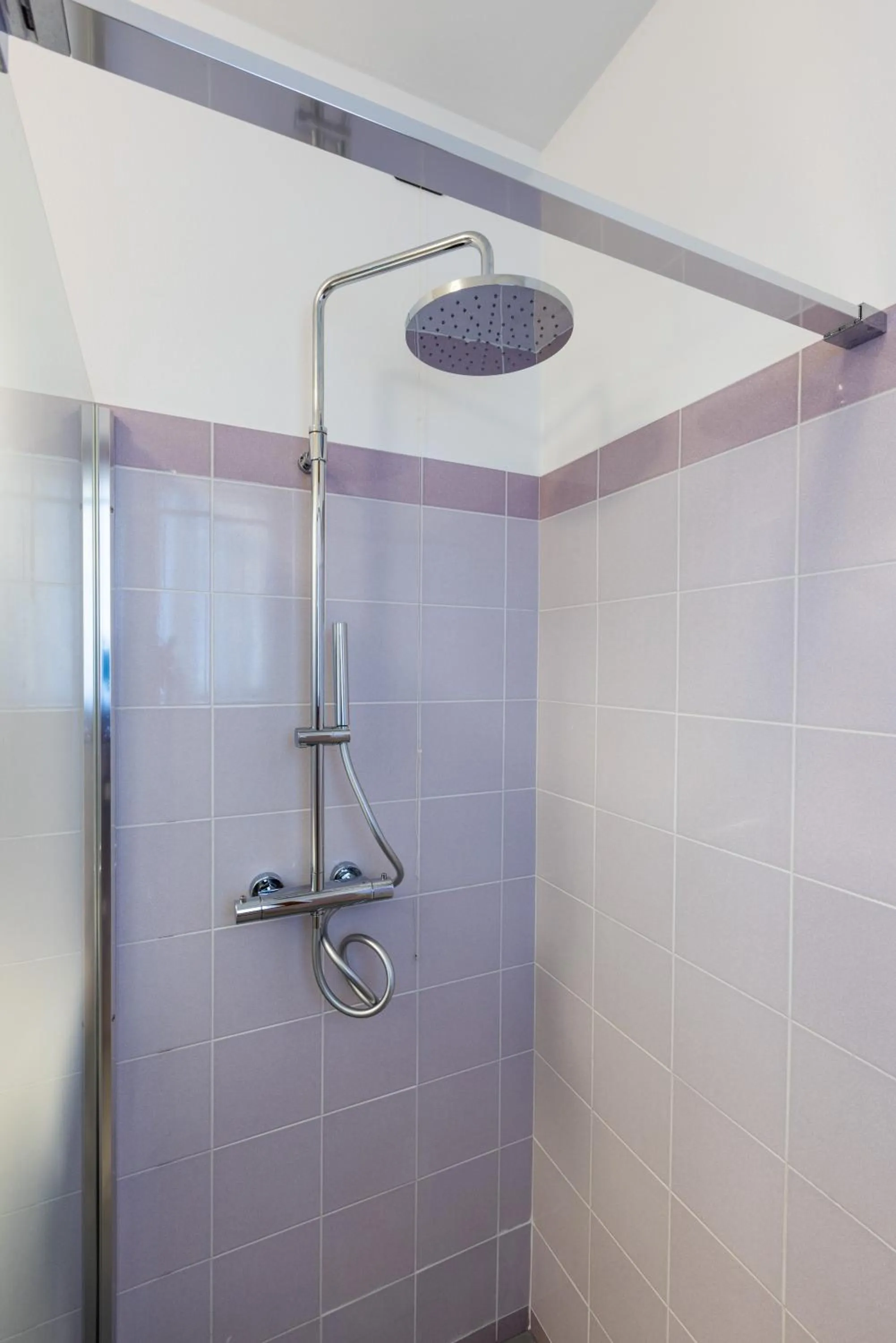 Shower in Spluga "Relax & Apartaments" by Alfio Colombo