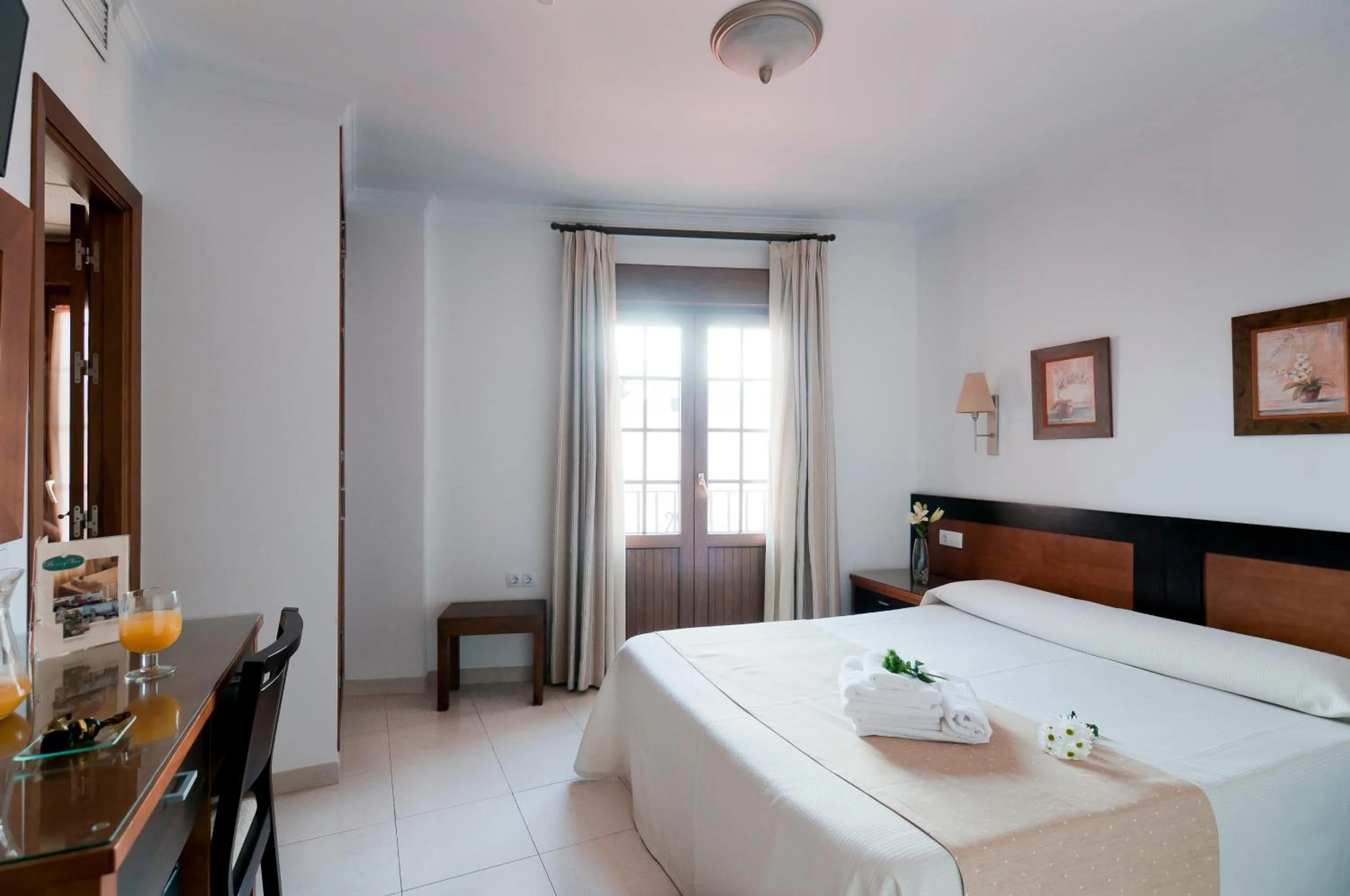 Day, Bed in Hotel Restaurante Blanco y Verde