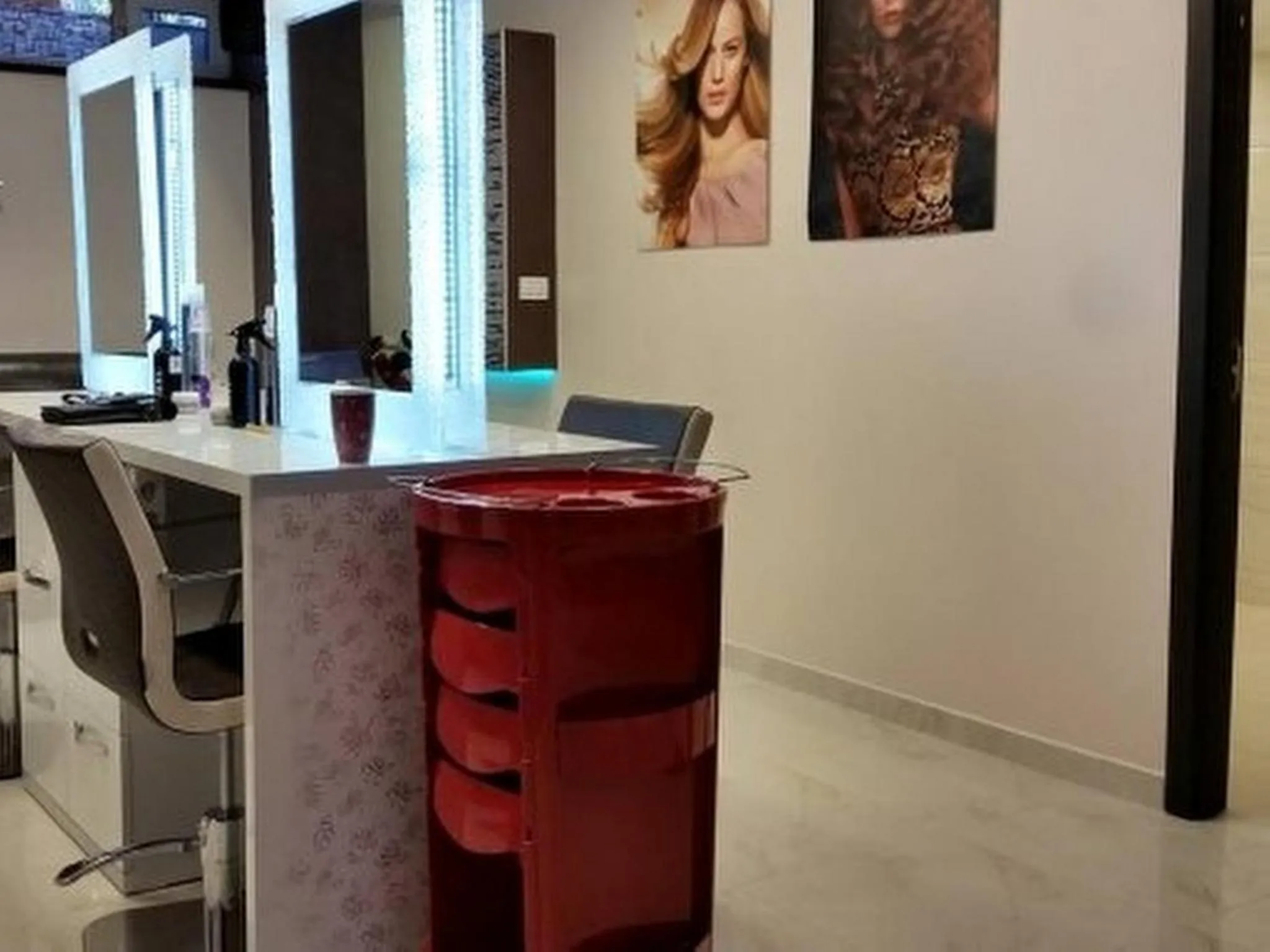 On-site shops in West Plaza Hotel