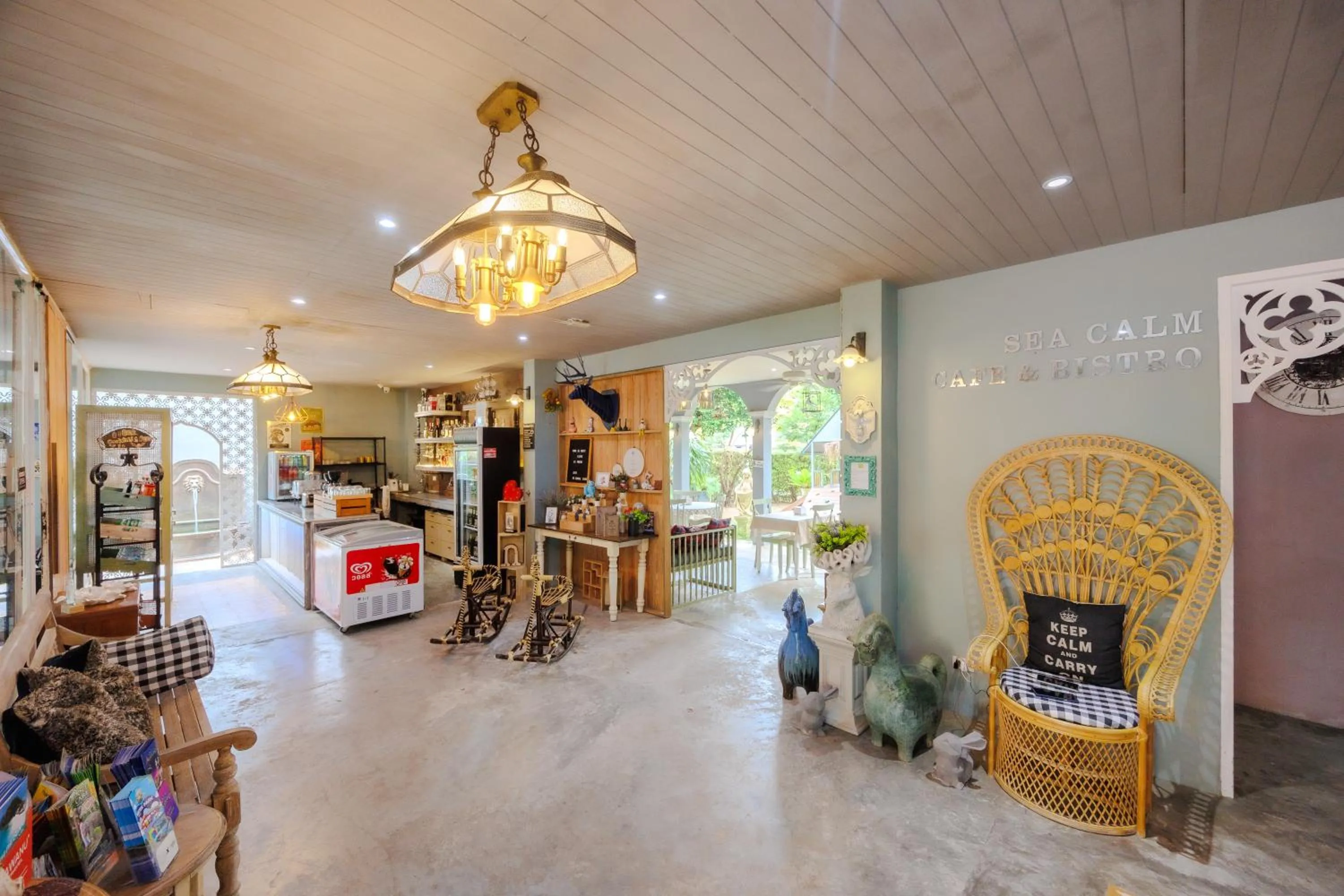 Restaurant/places to eat in Perennial Resort