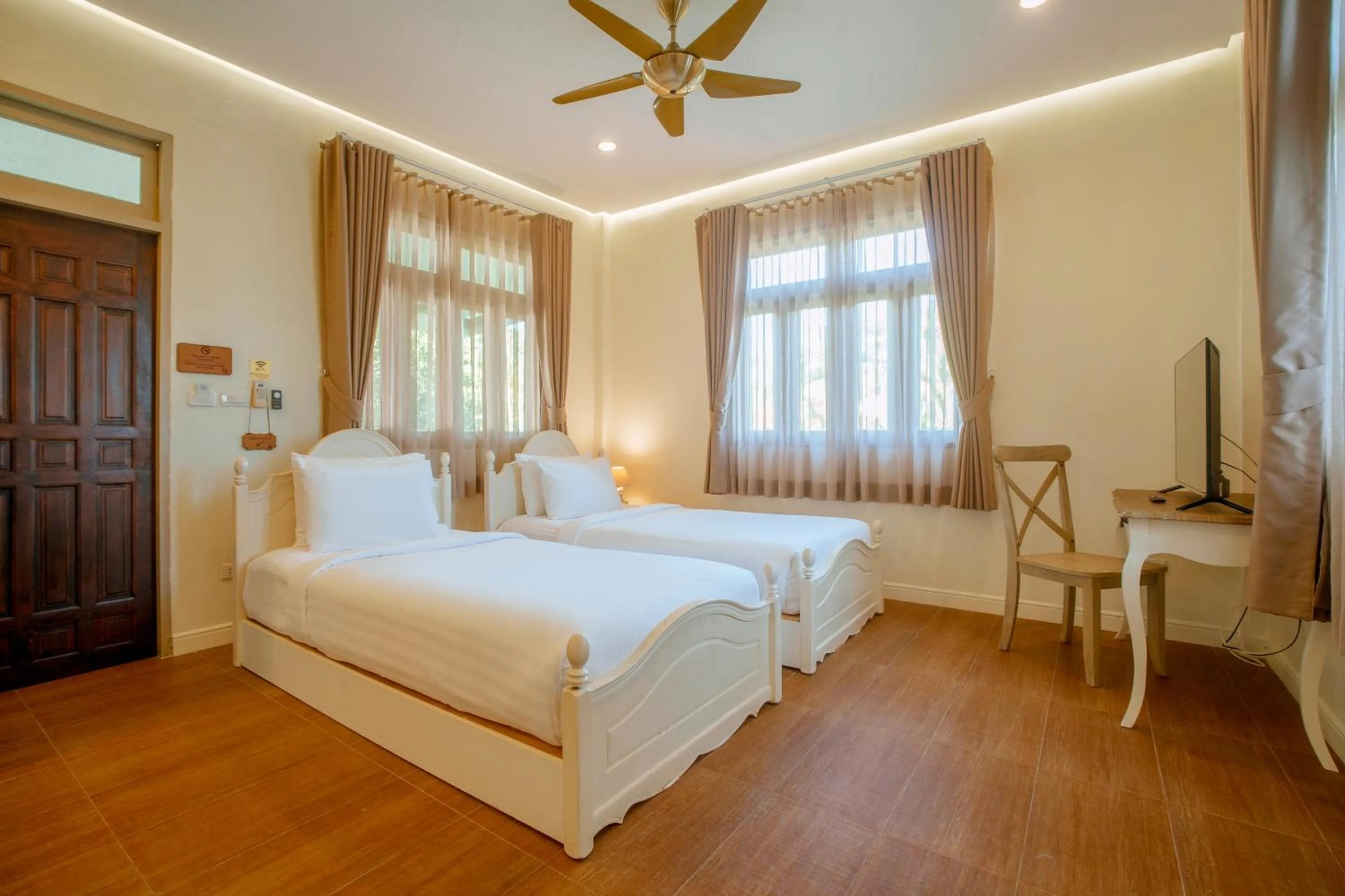 Bedroom, Bed in Perennial Resort