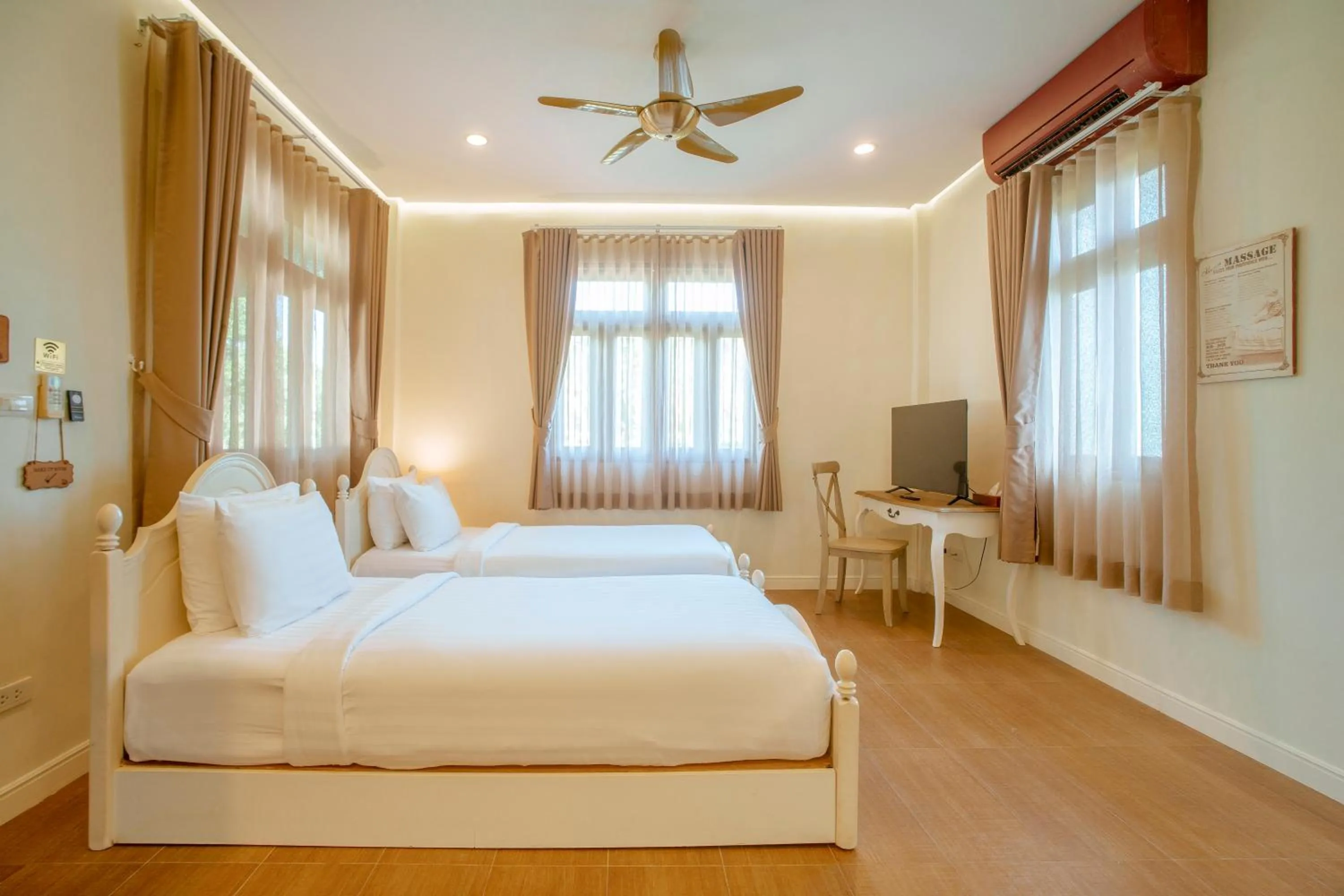 Bedroom, Bed in Perennial Resort