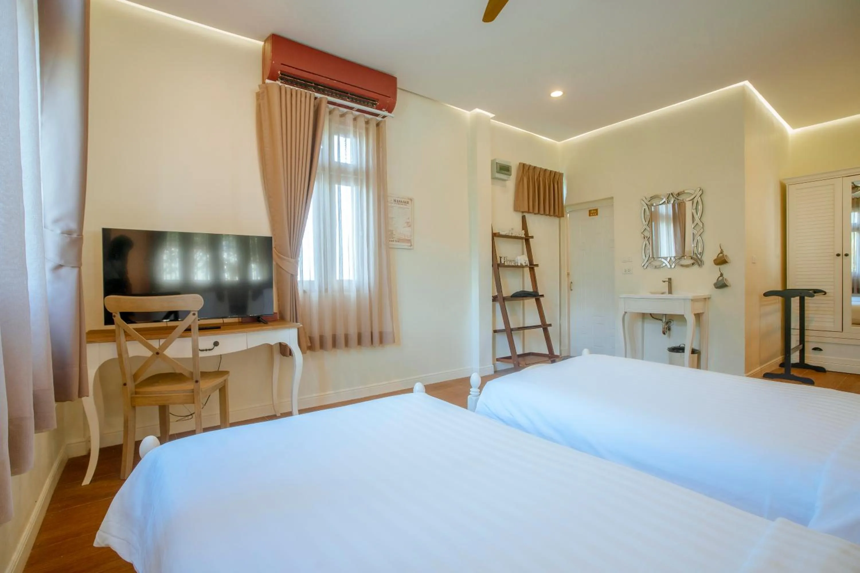 Bedroom, Bed in Perennial Resort