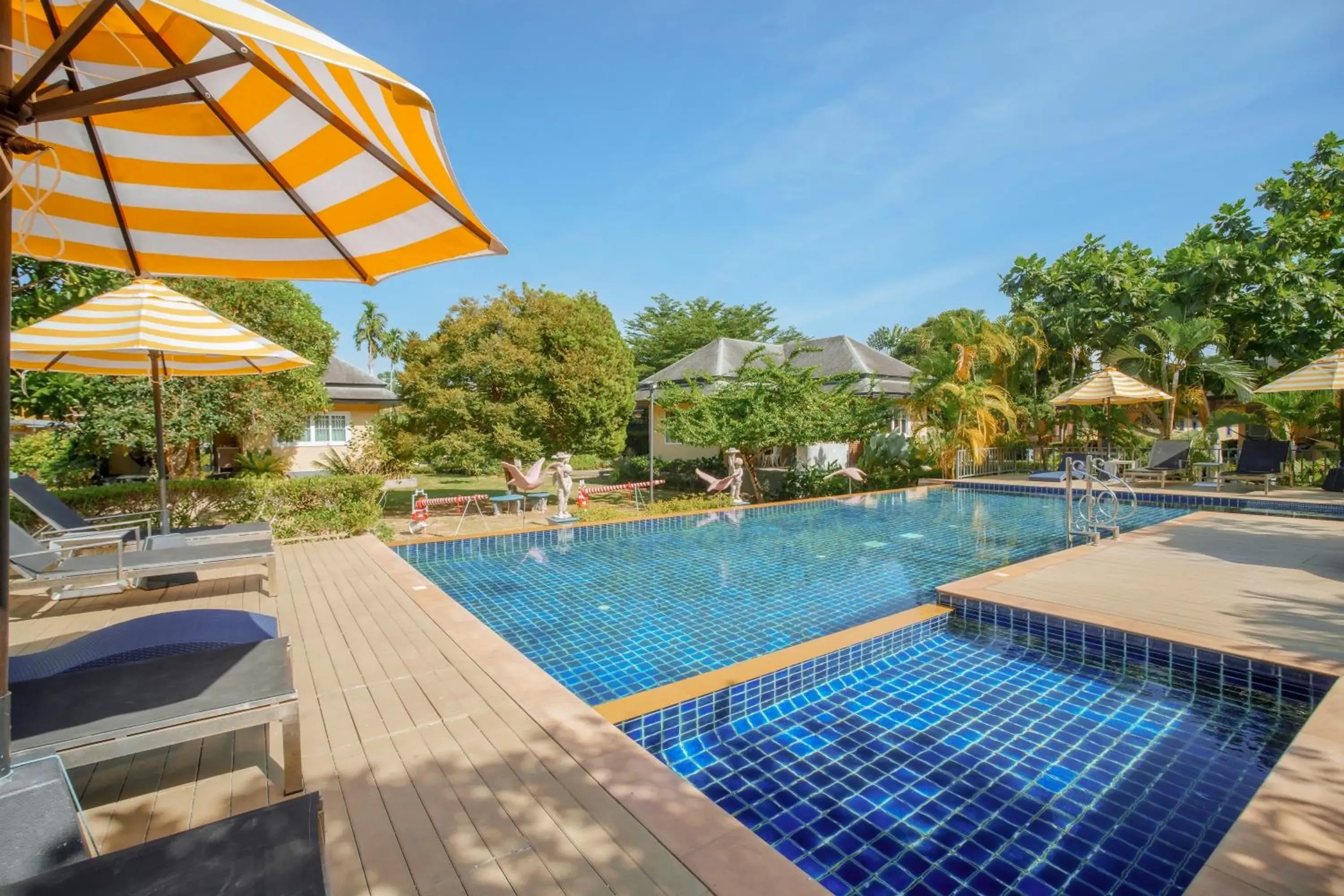 Swimming pool in Perennial Resort Swimming pool in Perennial Resort