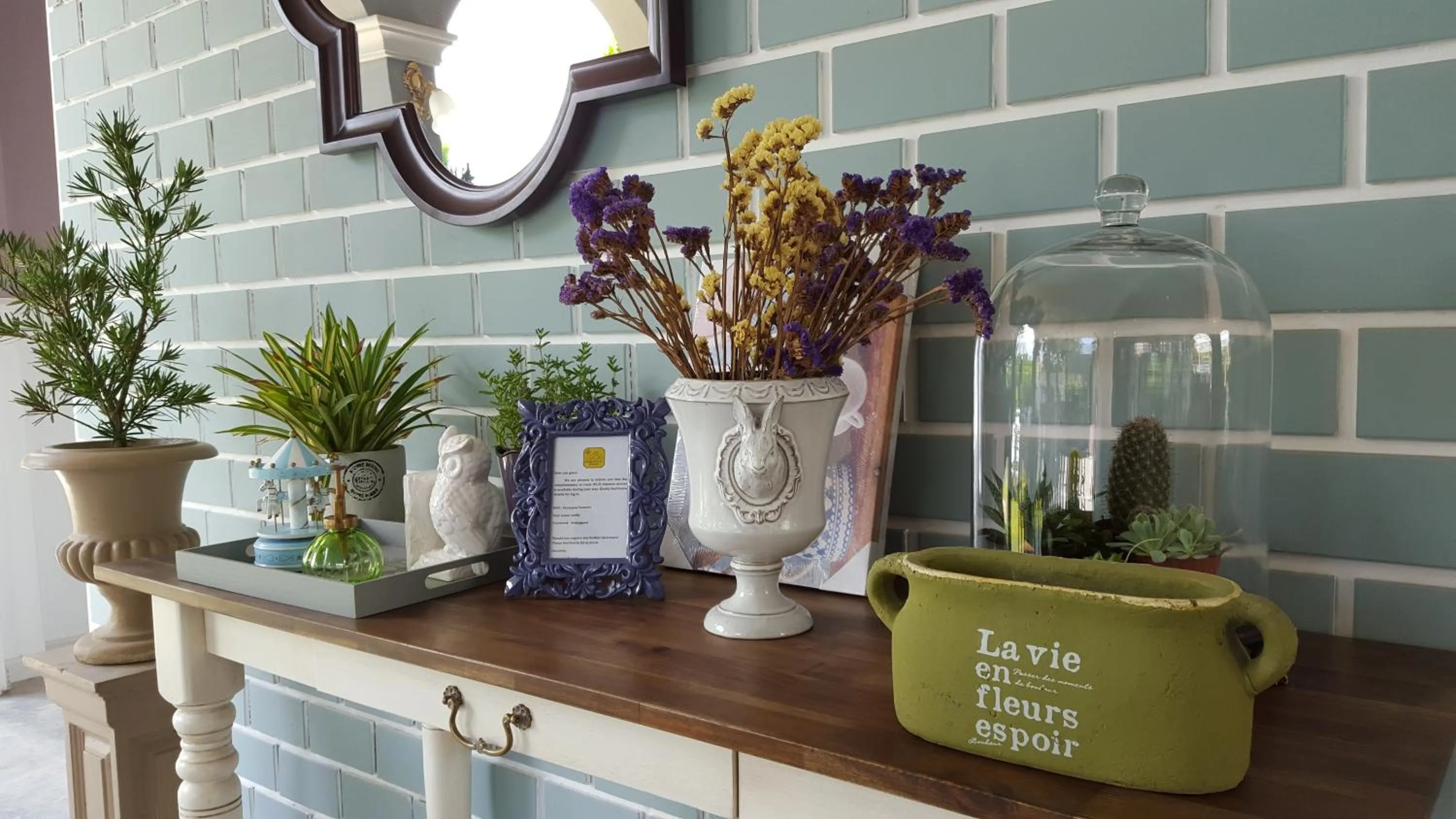 Decorative detail in Perennial Resort