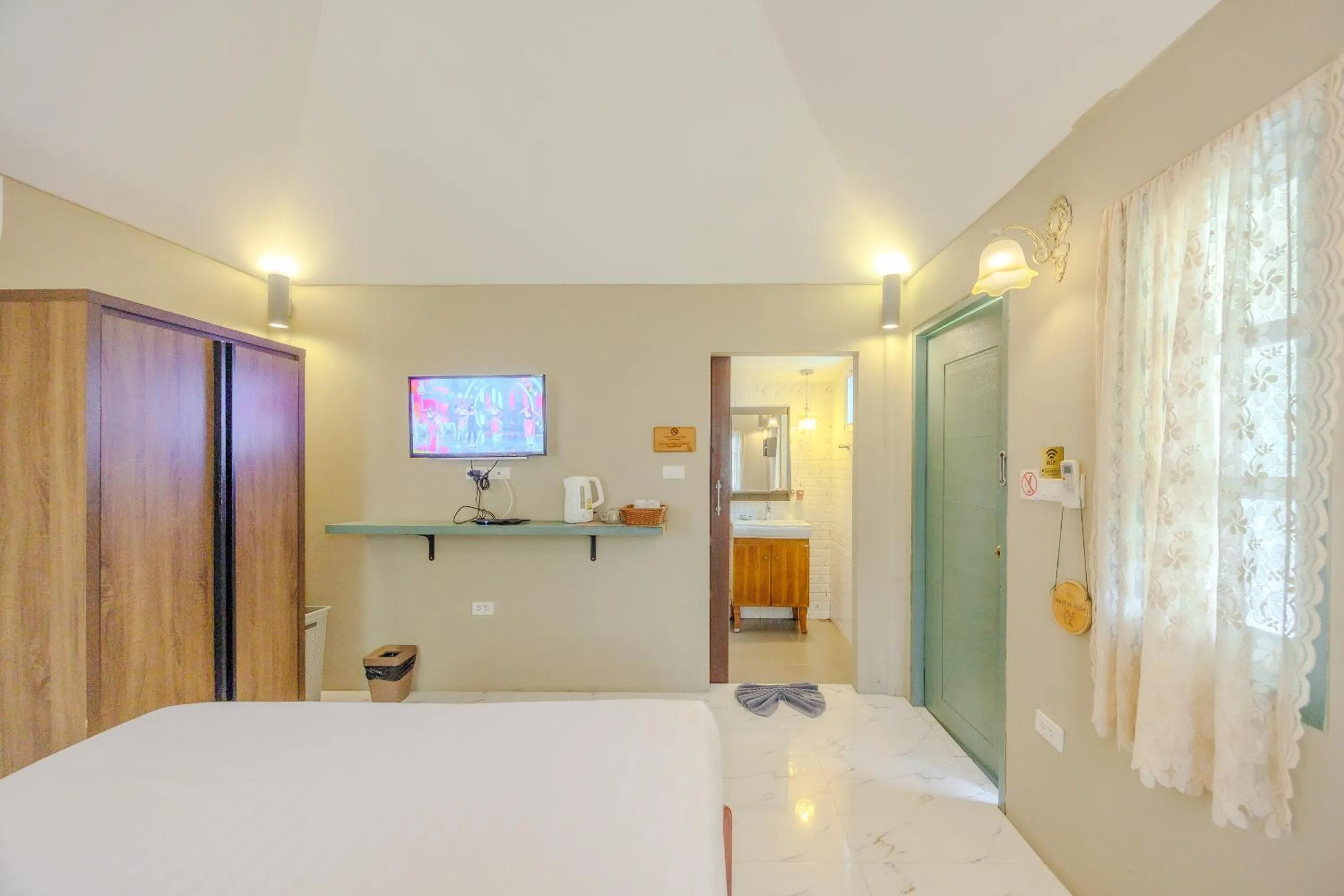 Bedroom, Bed in Perennial Resort