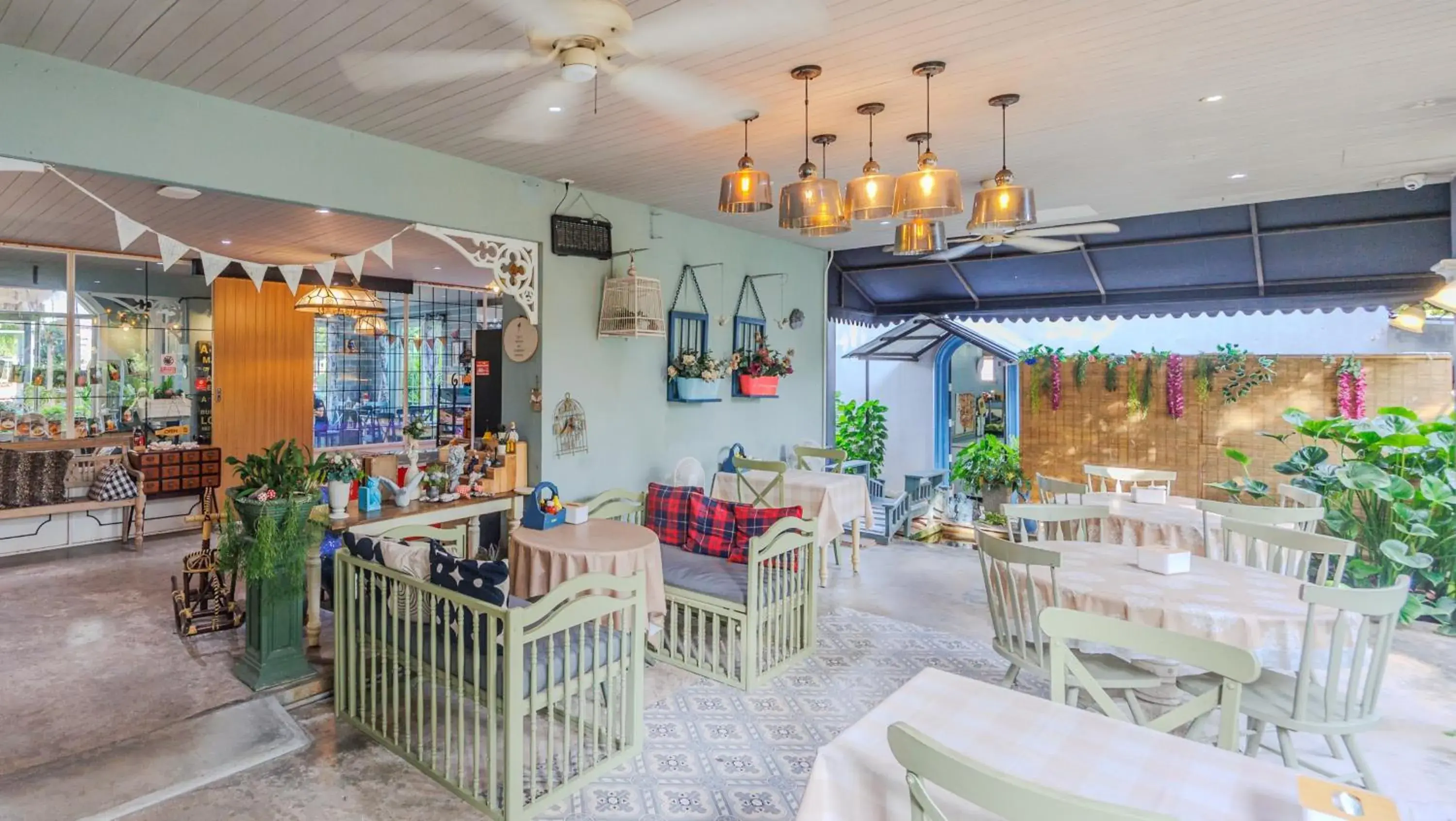 Restaurant/places to eat in Perennial Resort Restaurant/places to eat in Perennial Resort