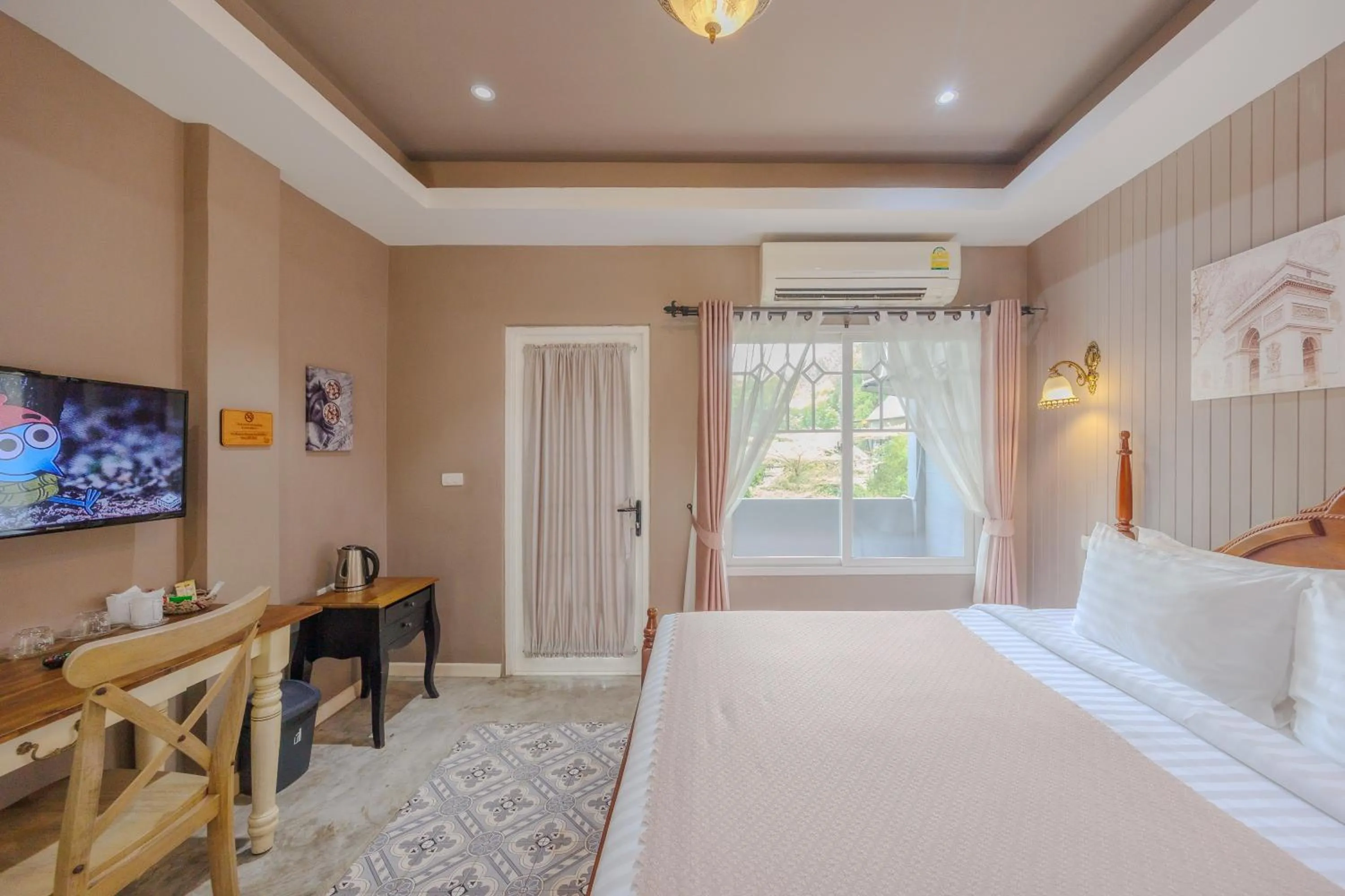 Bedroom, Bed in Perennial Resort
