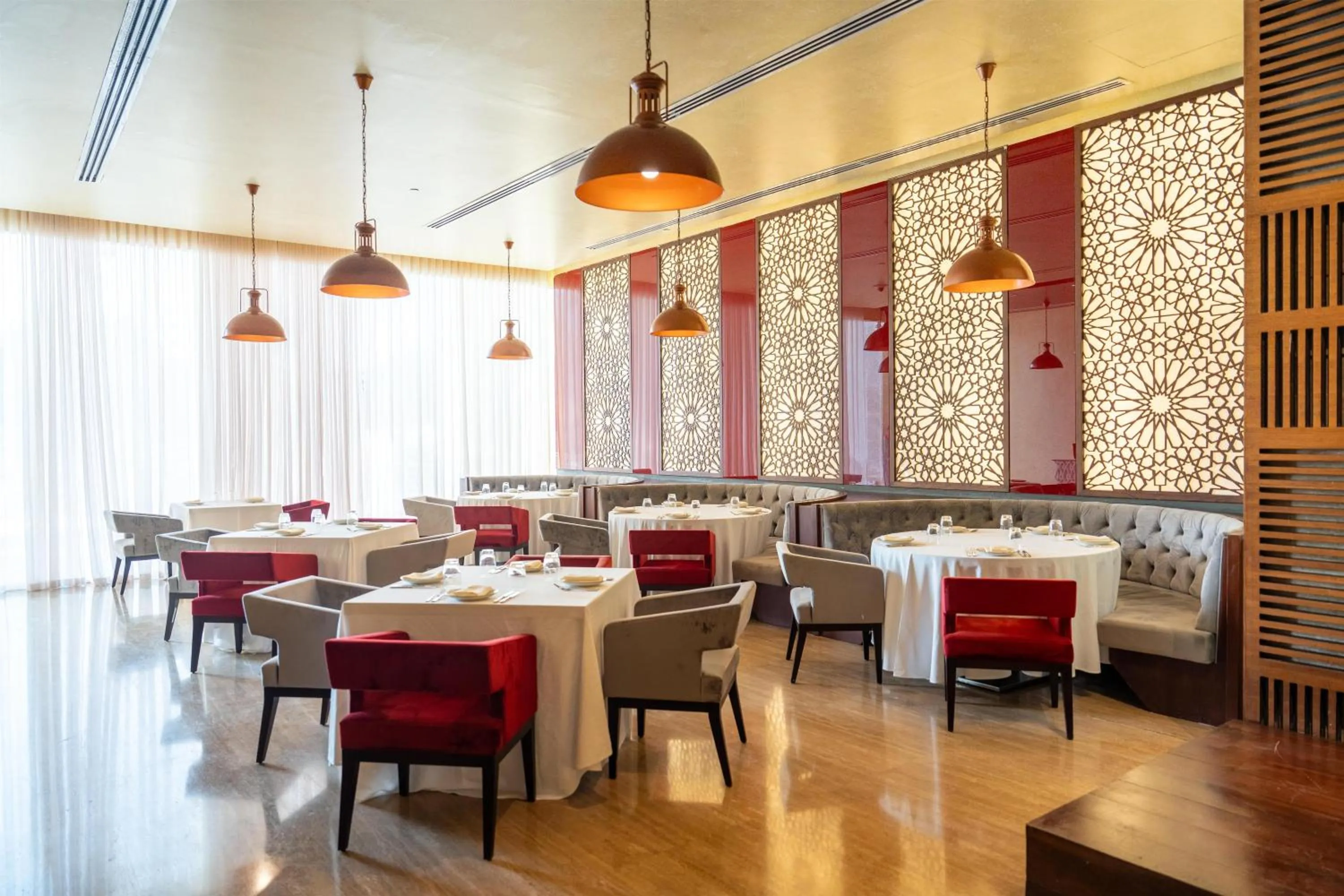 Restaurant/places to eat in Radisson Hotel Muscat Panorama