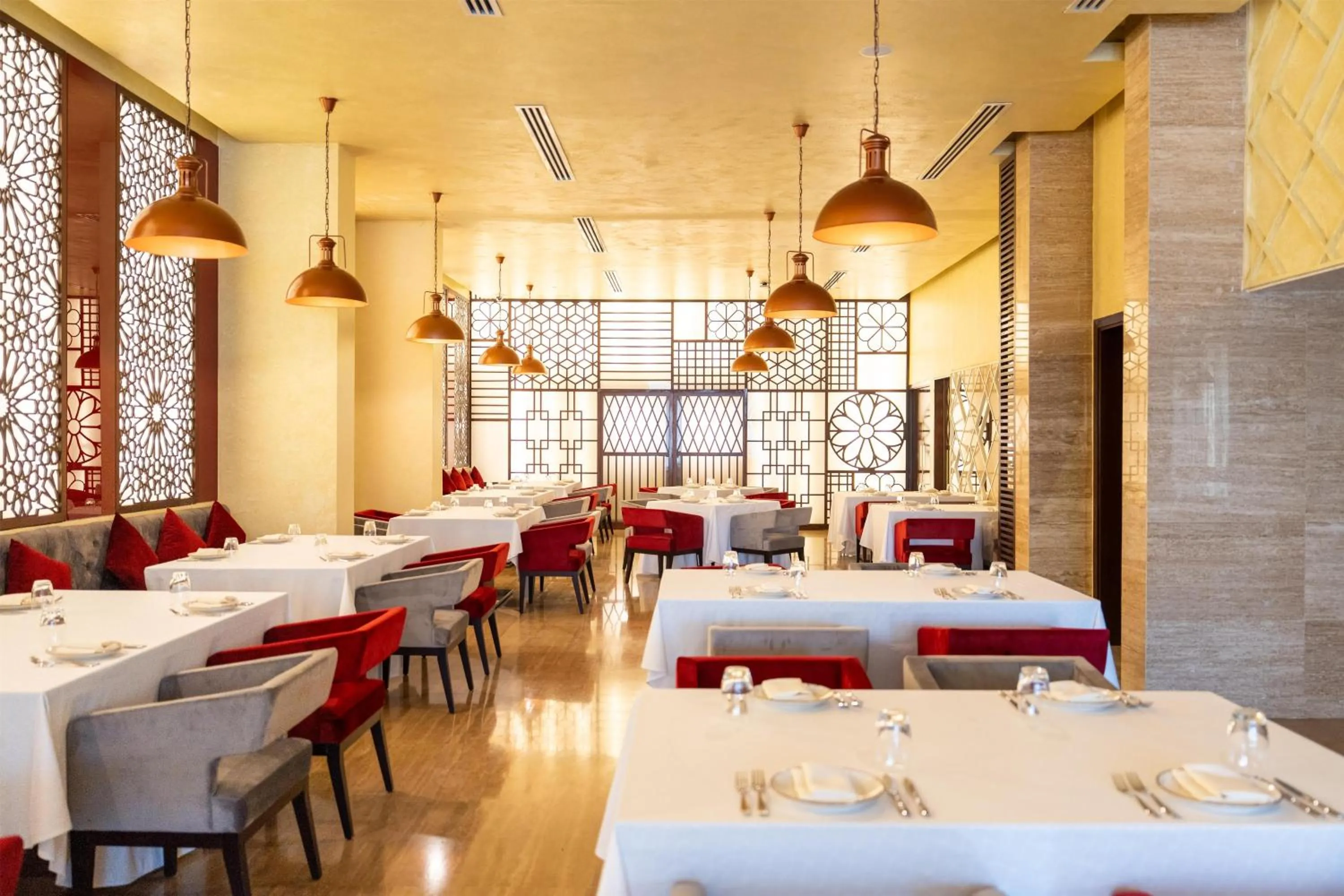 Restaurant/places to eat in Radisson Hotel Muscat Panorama