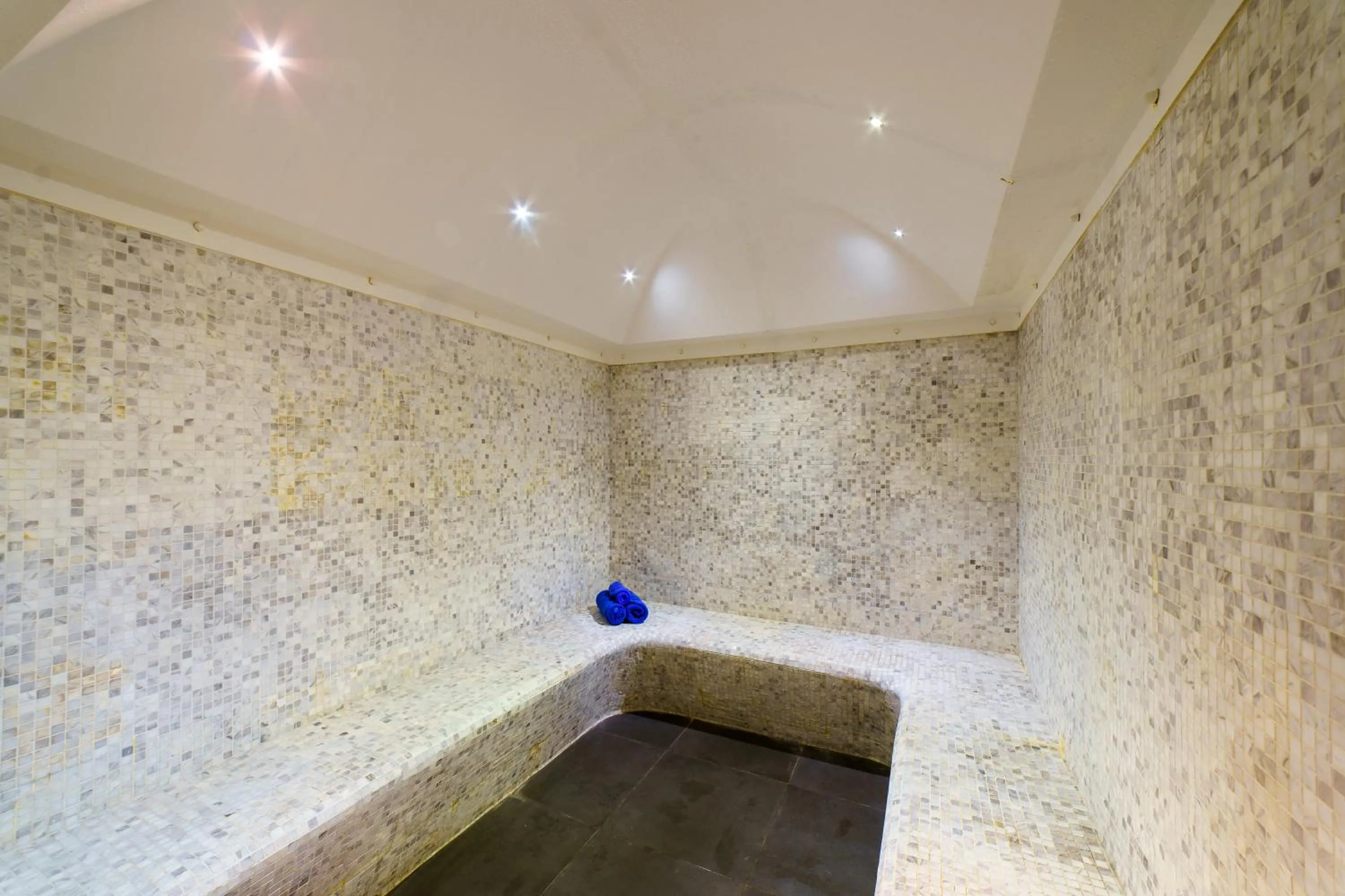 Massage in Radisson Hotel Muscat Panorama