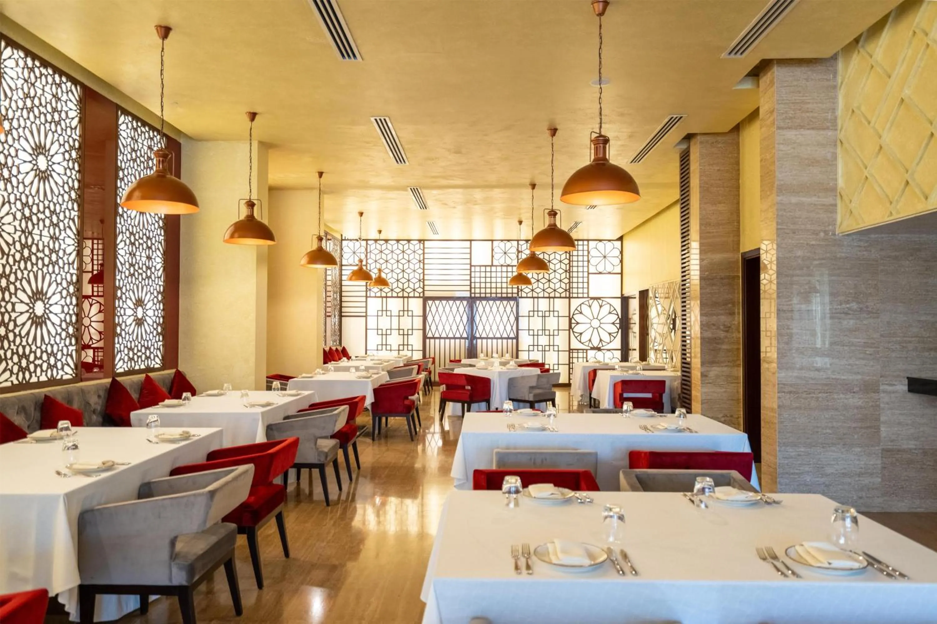 Restaurant/places to eat in Radisson Hotel Muscat Panorama