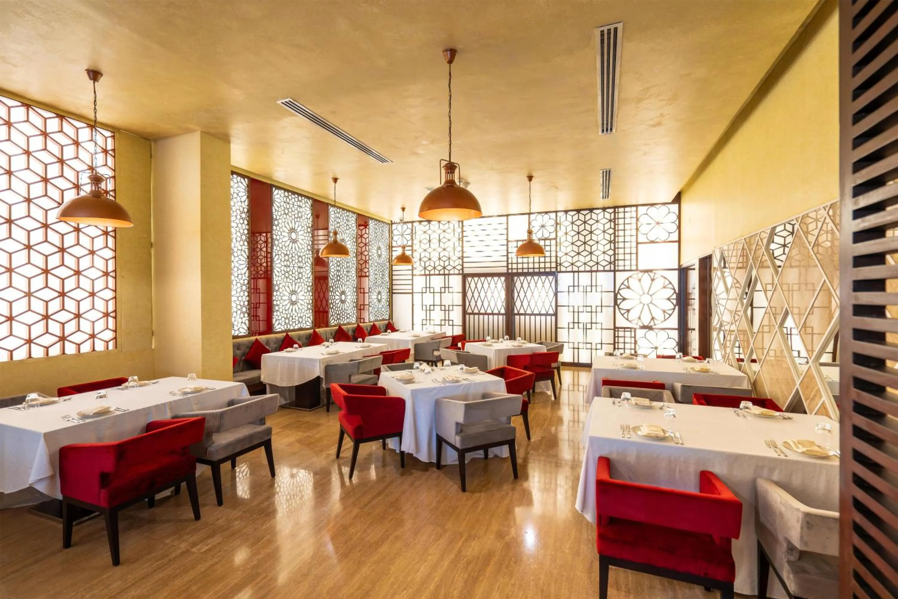 Restaurant/places to eat in Radisson Hotel Muscat Panorama