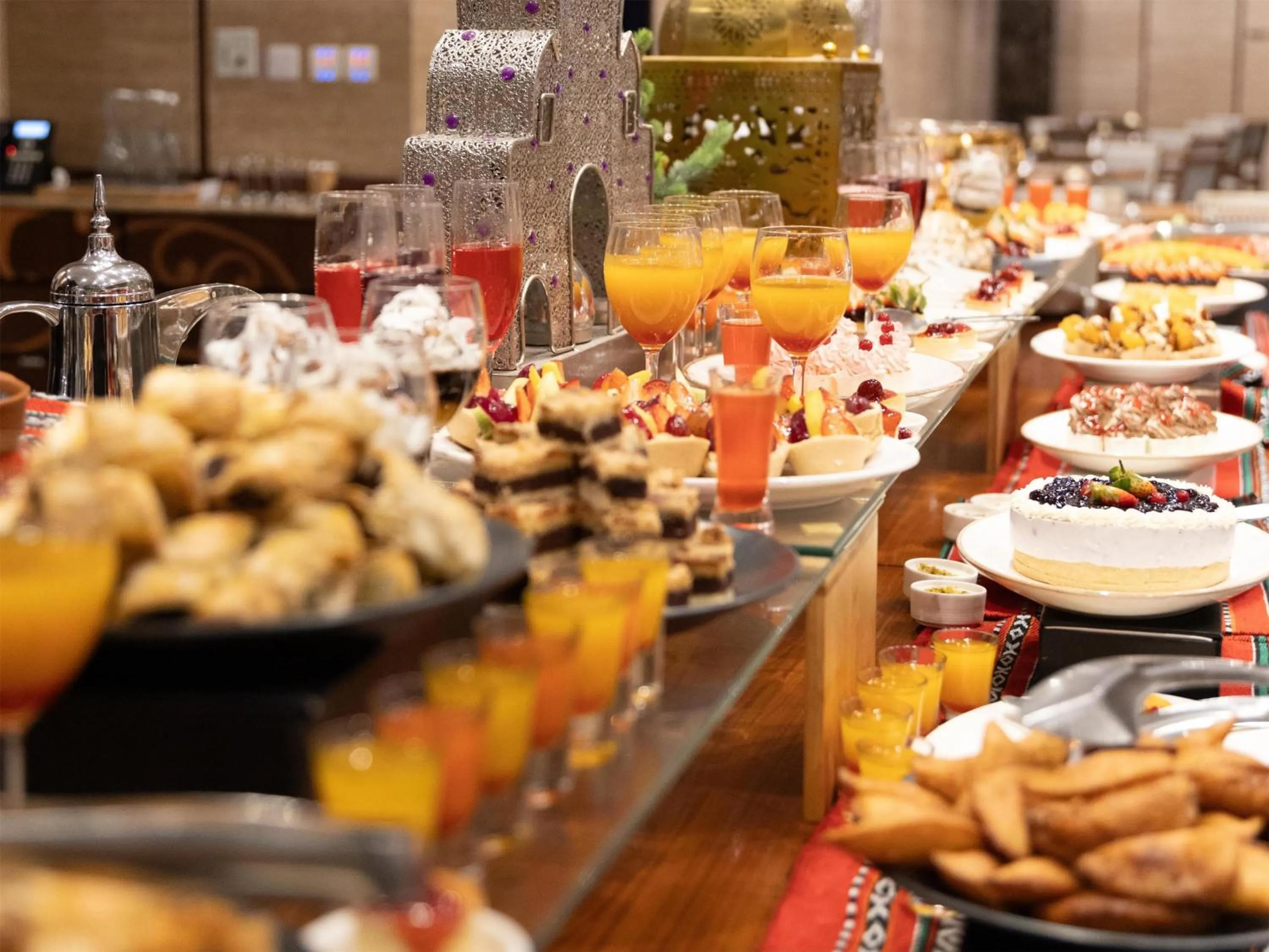 Food and drinks in Radisson Hotel Muscat Panorama