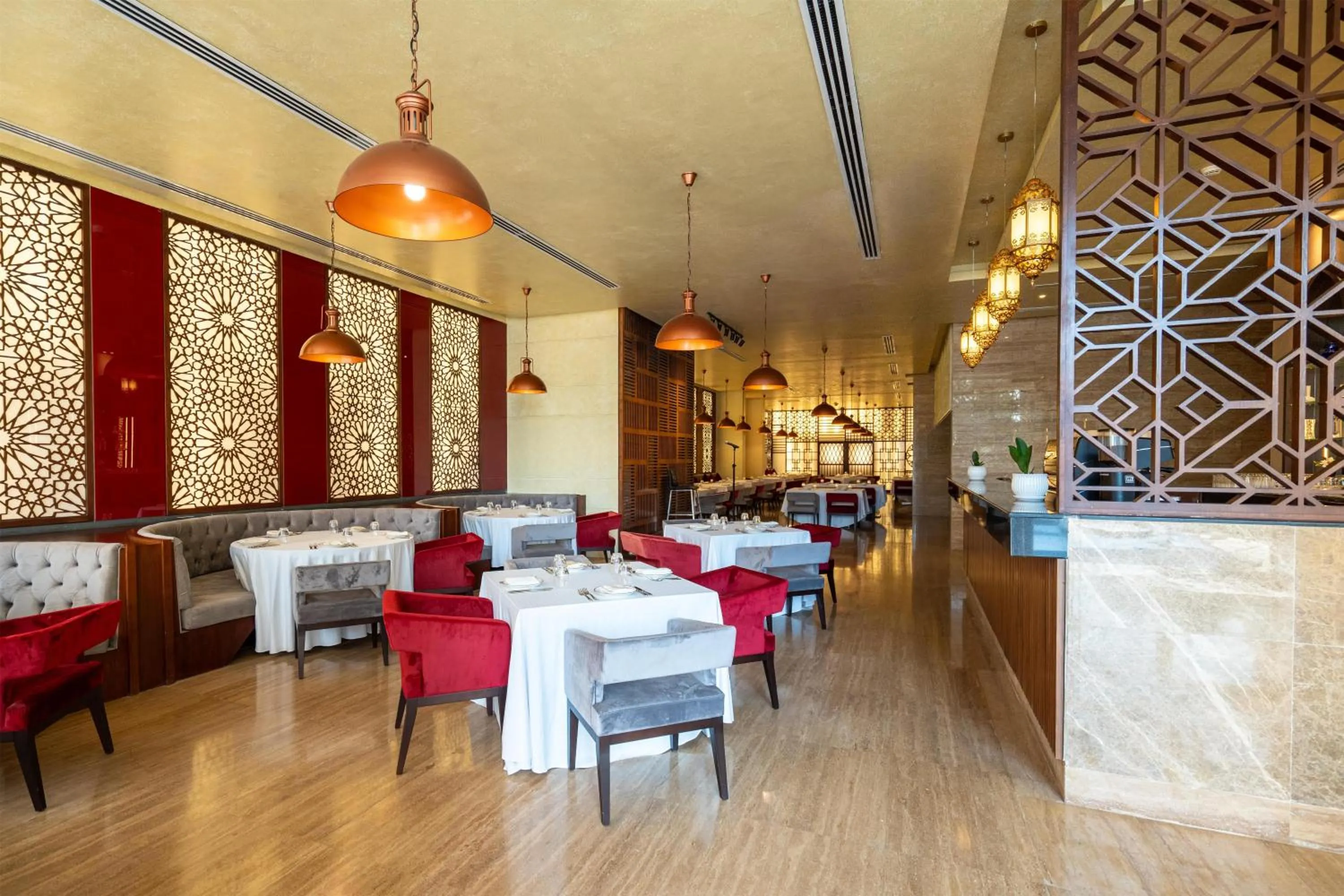 Restaurant/places to eat in Radisson Hotel Muscat Panorama