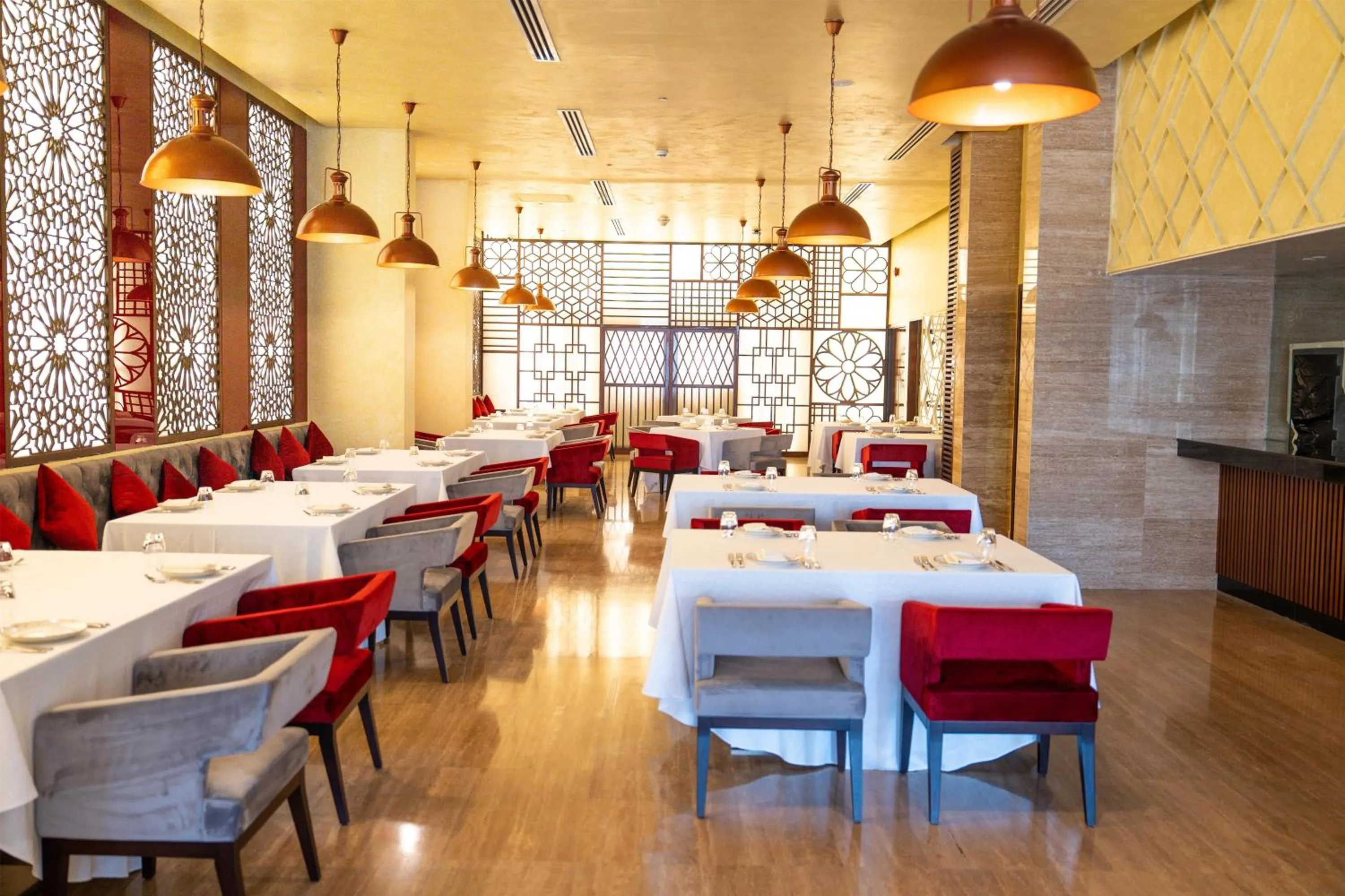 Restaurant/places to eat in Radisson Hotel Muscat Panorama