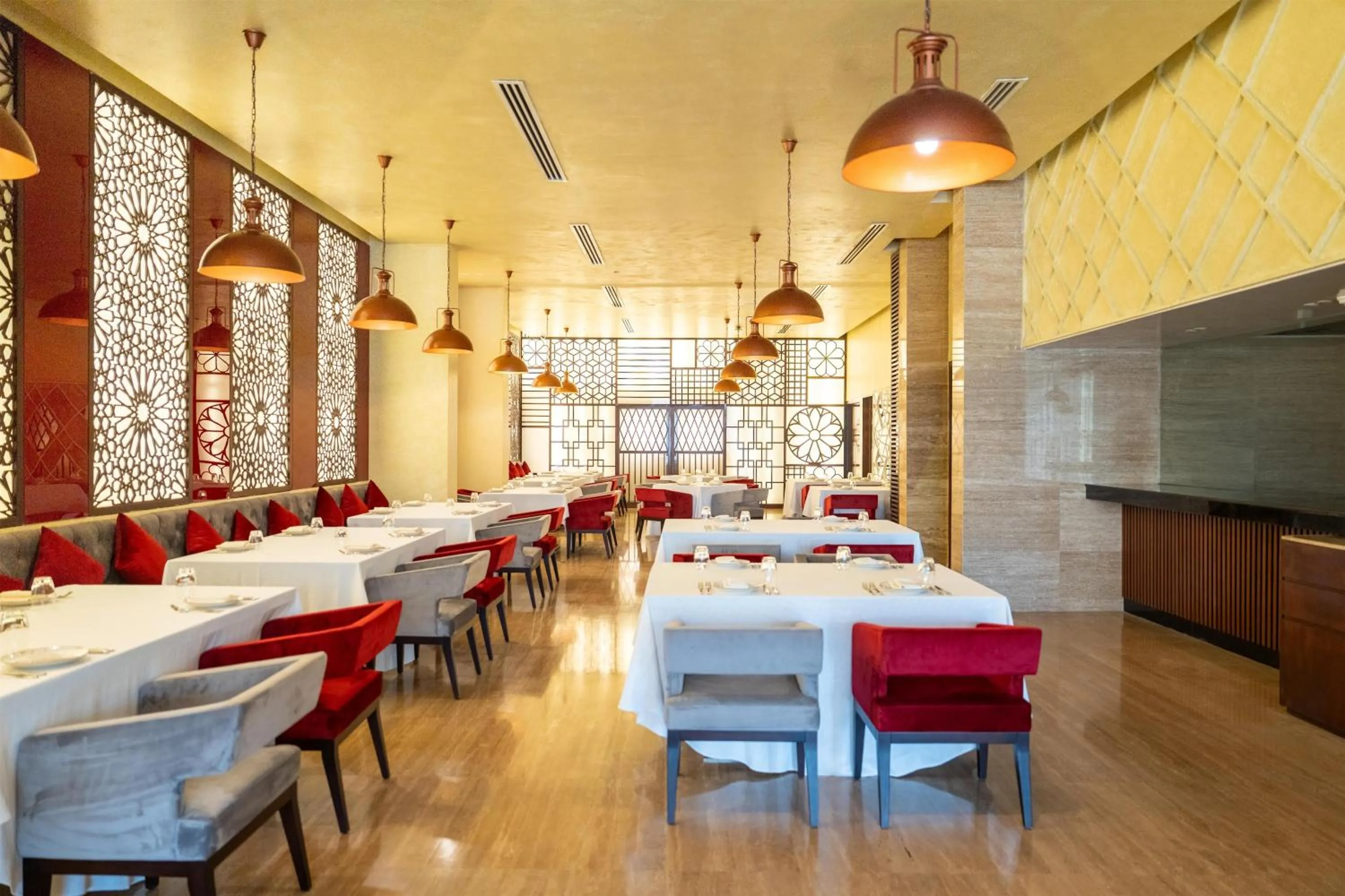 Restaurant/places to eat in Radisson Hotel Muscat Panorama