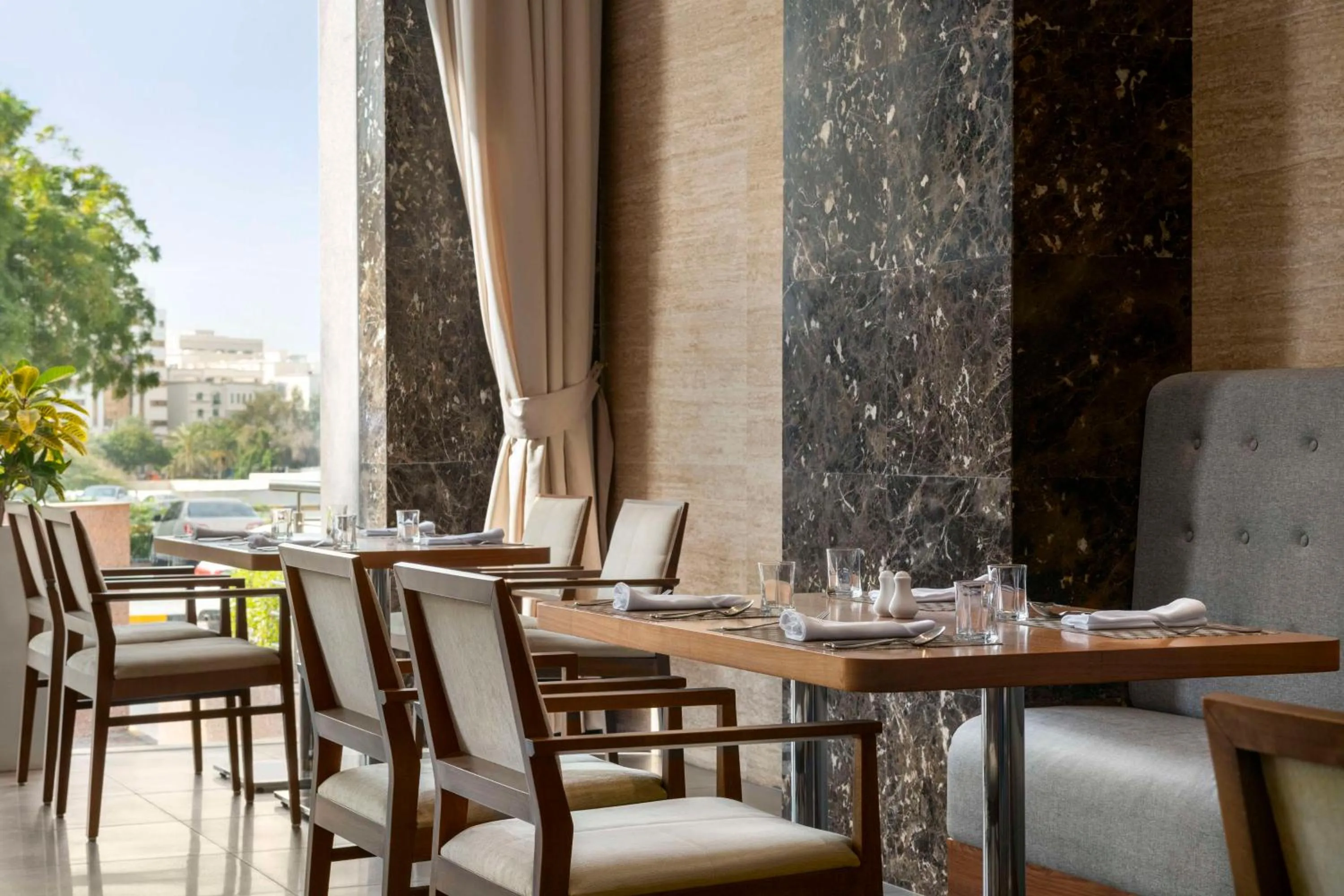 Restaurant/places to eat in Radisson Hotel Muscat Panorama