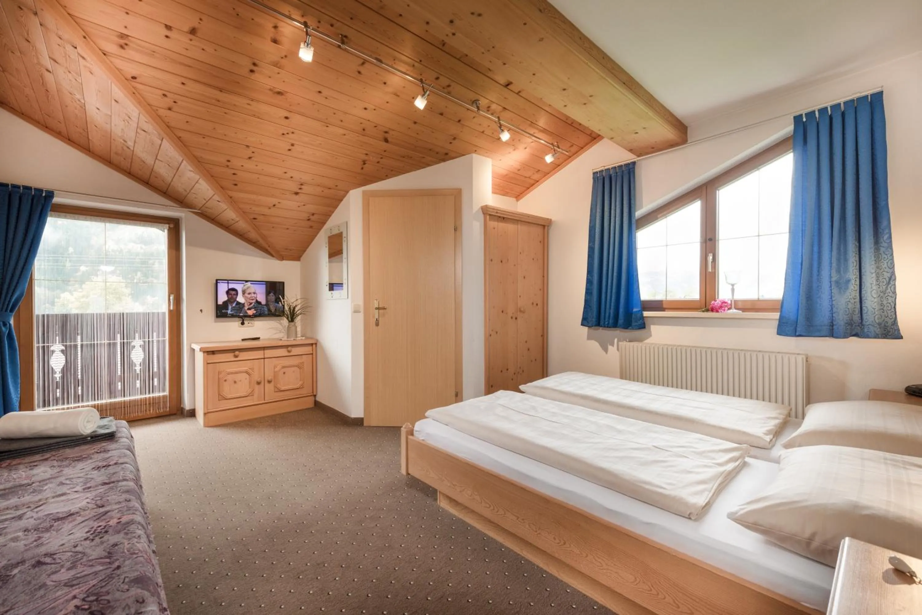 Bedroom, Bed in Gästehaus Gratz - inklusive Eintritt in die Alpentherme