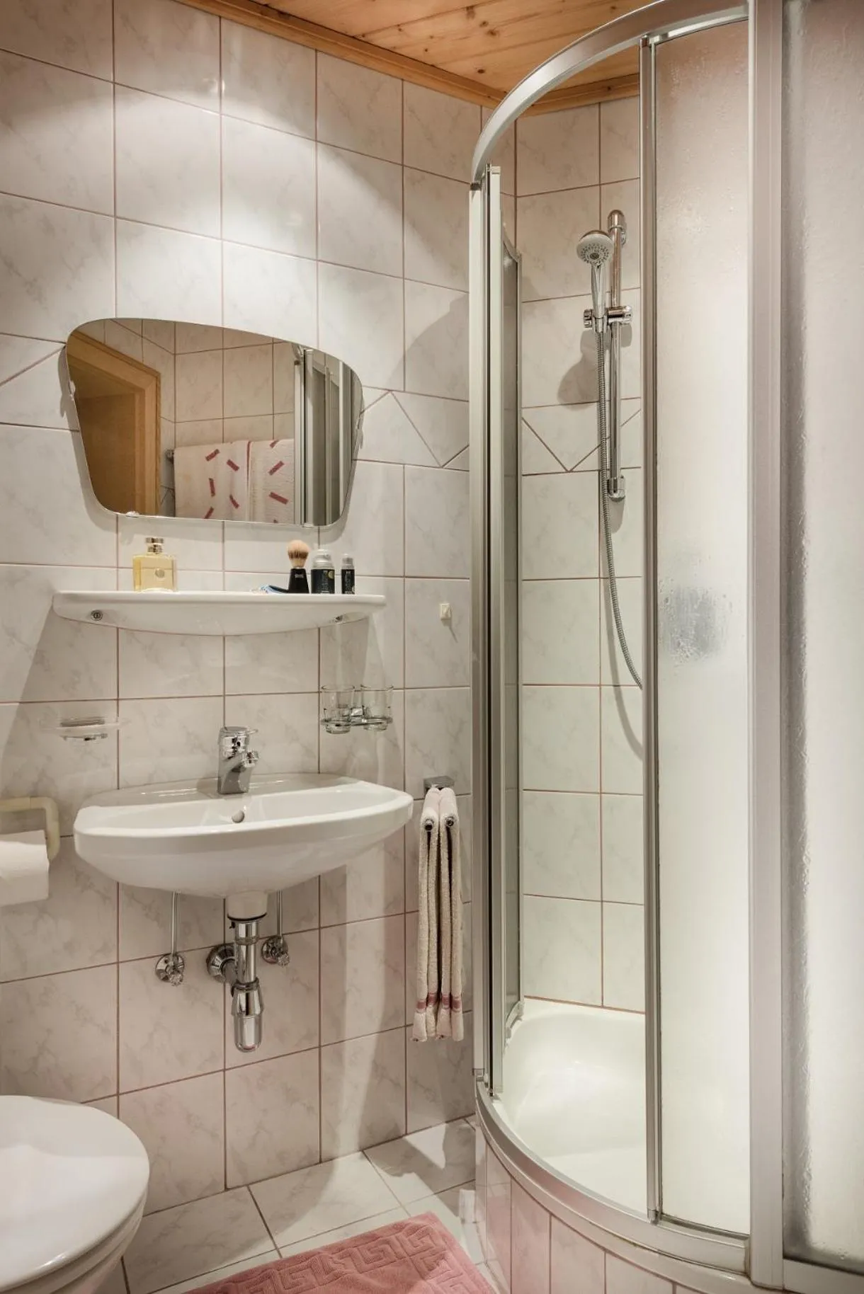 Bathroom in Gästehaus Gratz - inklusive Eintritt in die Alpentherme