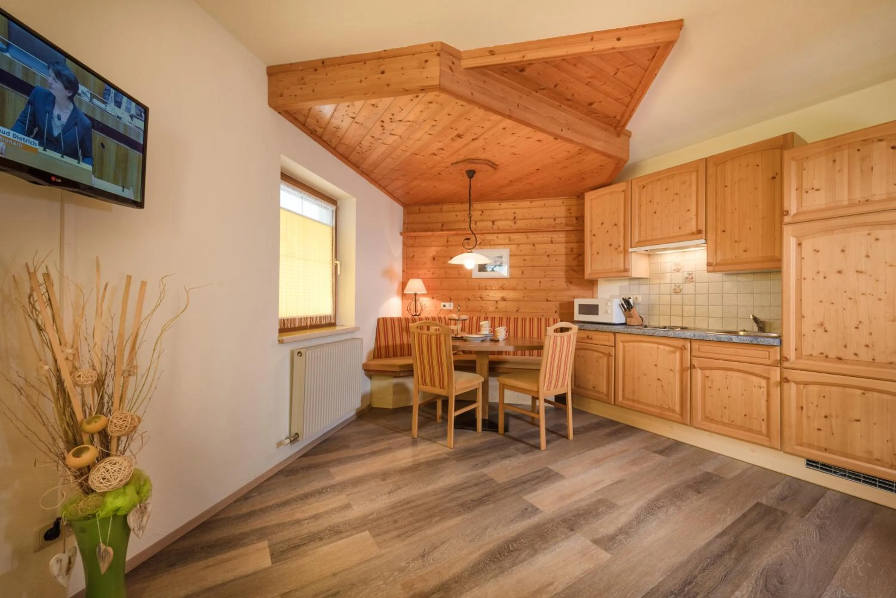 Dining area in Gästehaus Gratz - inklusive Eintritt in die Alpentherme